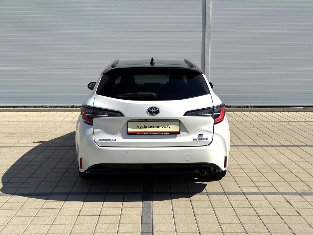 Toyota Corolla, GR Sport 2.0 e-CVT 112 kW - fotka 6