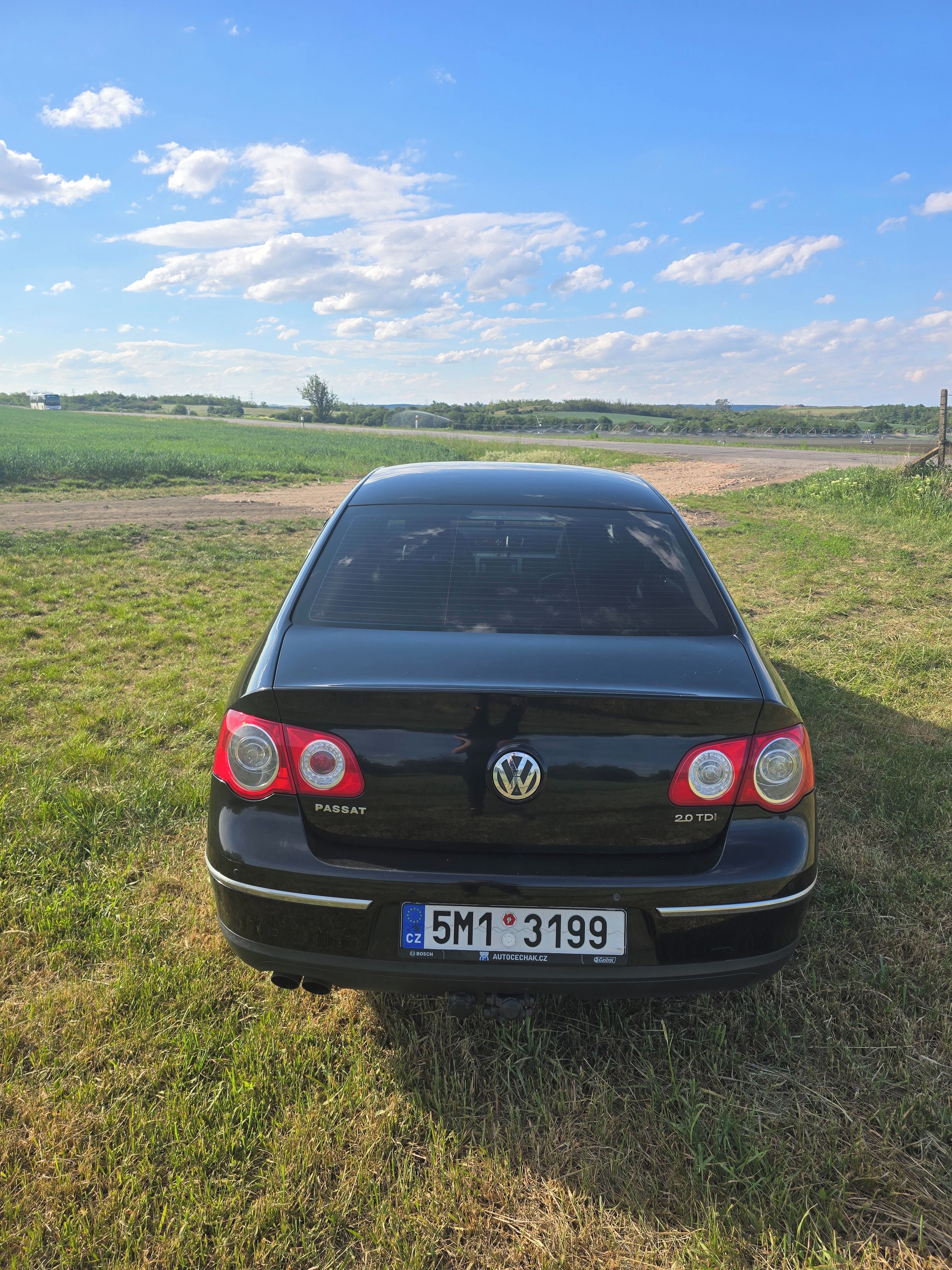 Volkswagen Passat, Passat B6 2.0 TDI Sedan 2008 - fotka 5