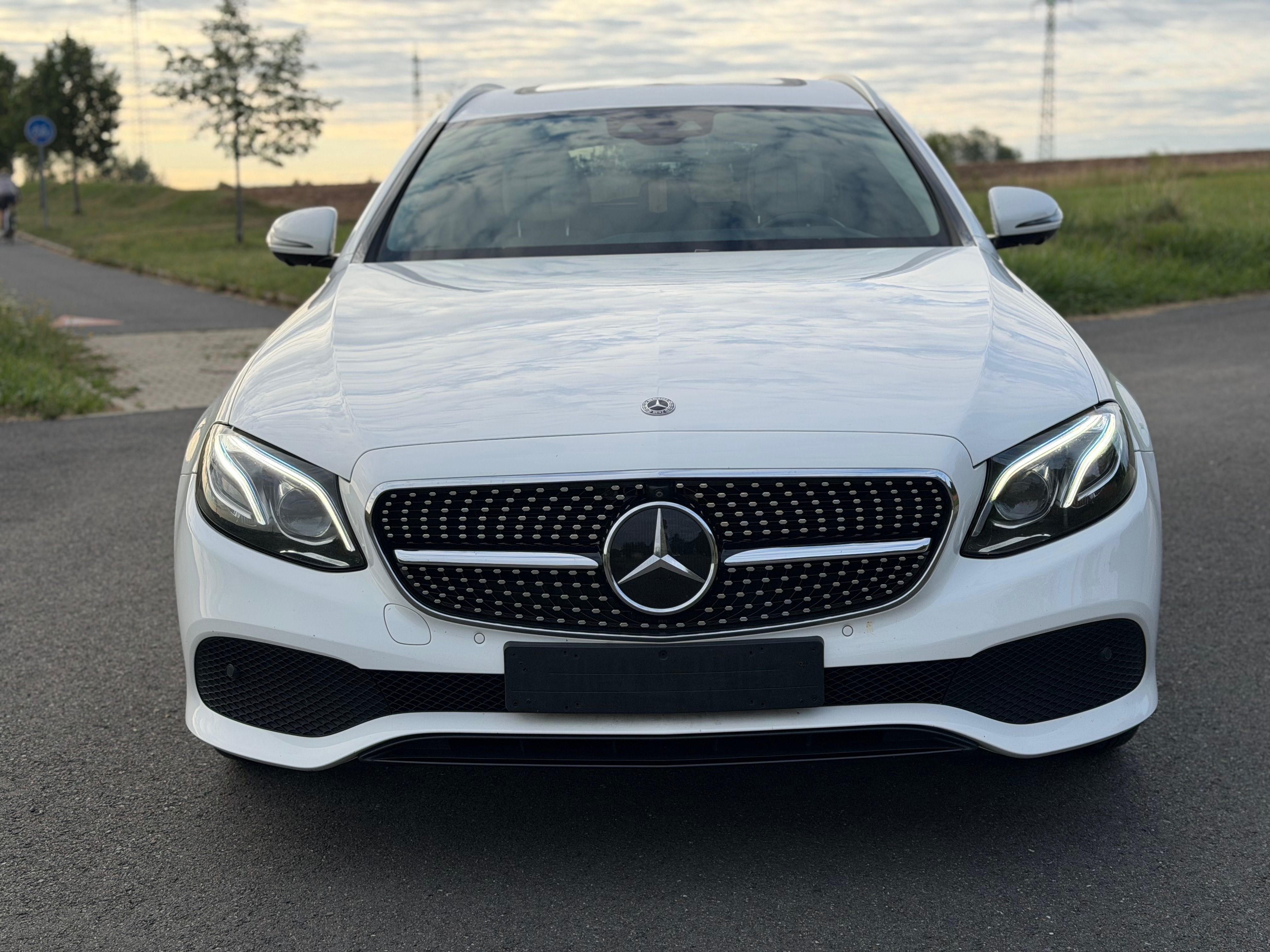 Mercedes-Benz Třídy E, 350d - fotka 2