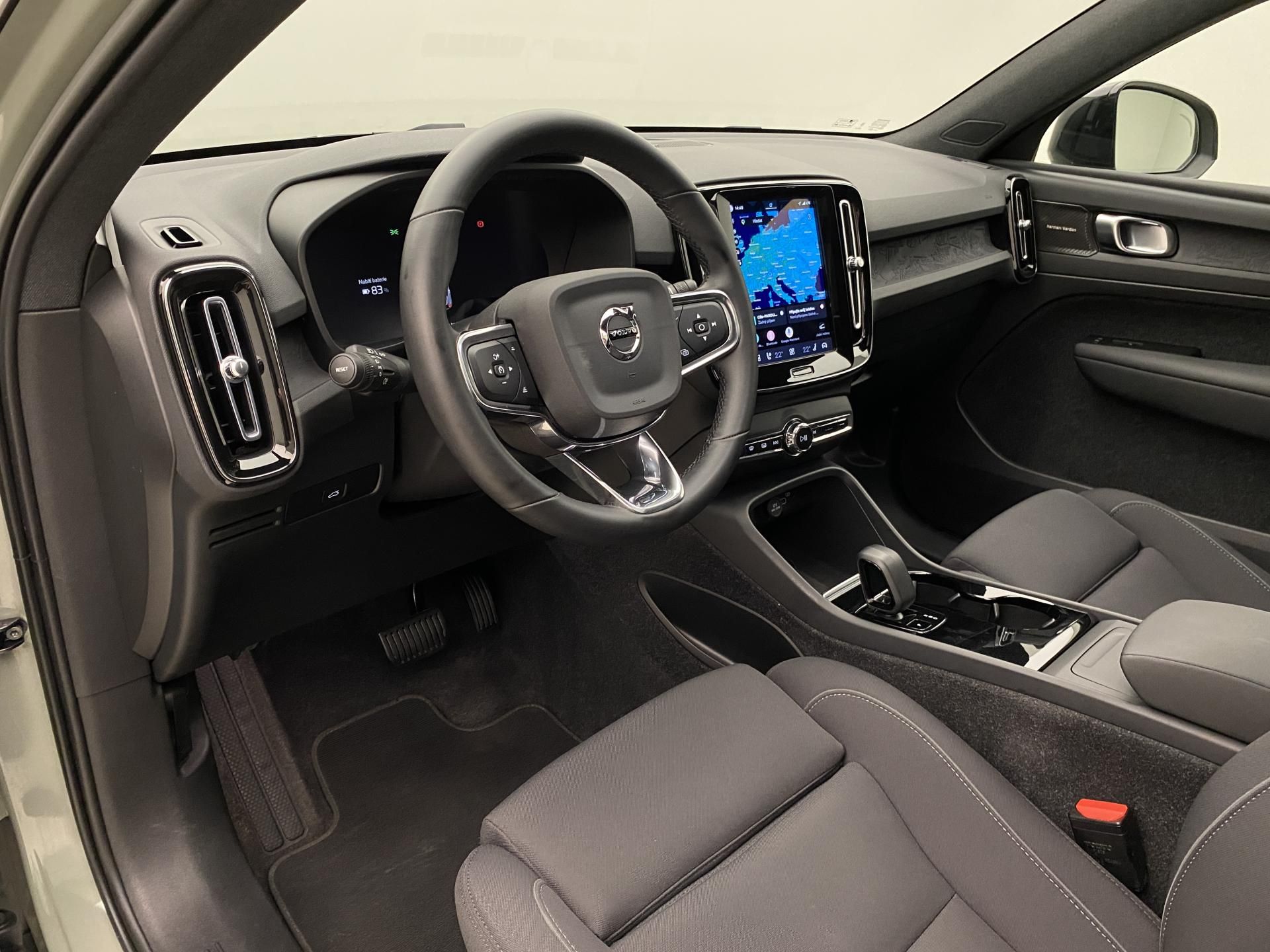 Volvo XC40, PURE ELECTRIC RECHARGE TWIN - fotka 4