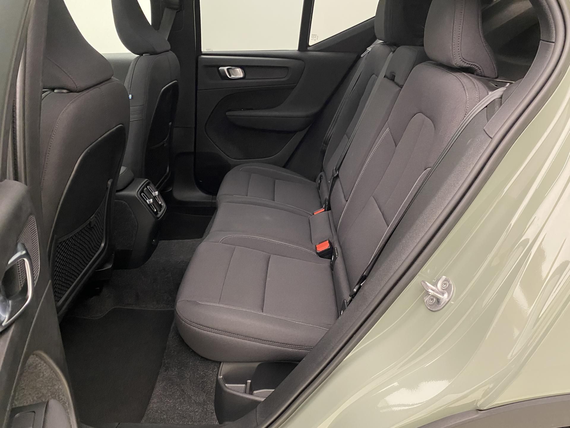 Volvo XC40, PURE ELECTRIC RECHARGE TWIN - fotka 5