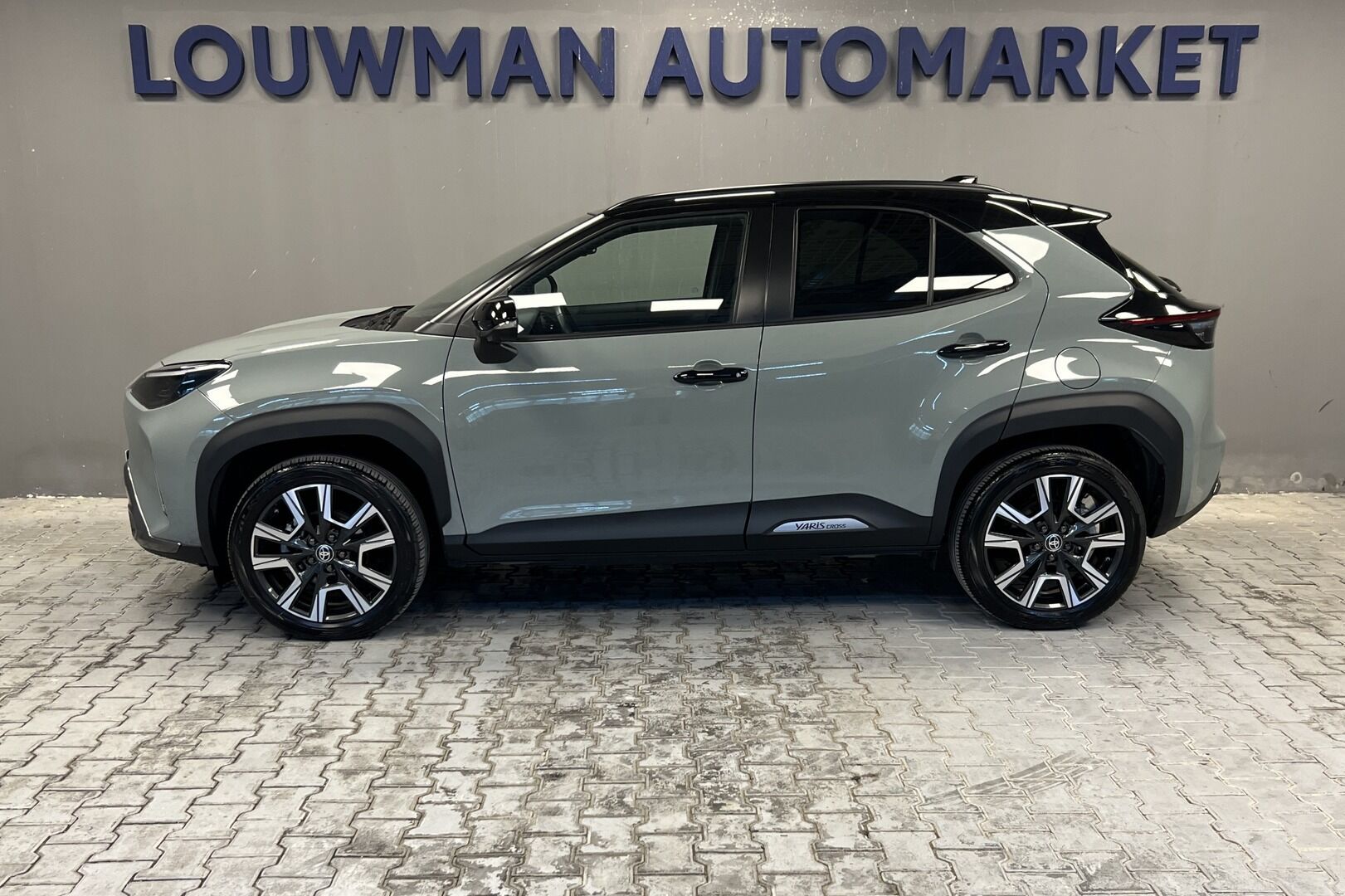 Toyota Yaris Cross, 1,5 Hybrid AT AWD Premiere - fotka 3