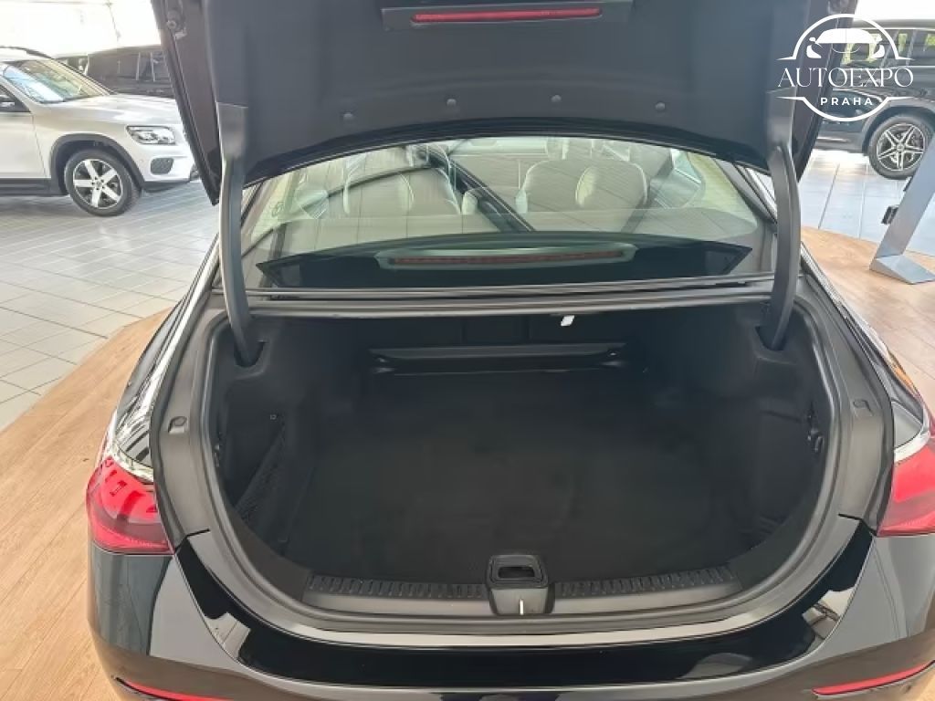 Mercedes-Benz Třídy E, 220d* AVANTGARDE*AIRMATIC* - fotka 6