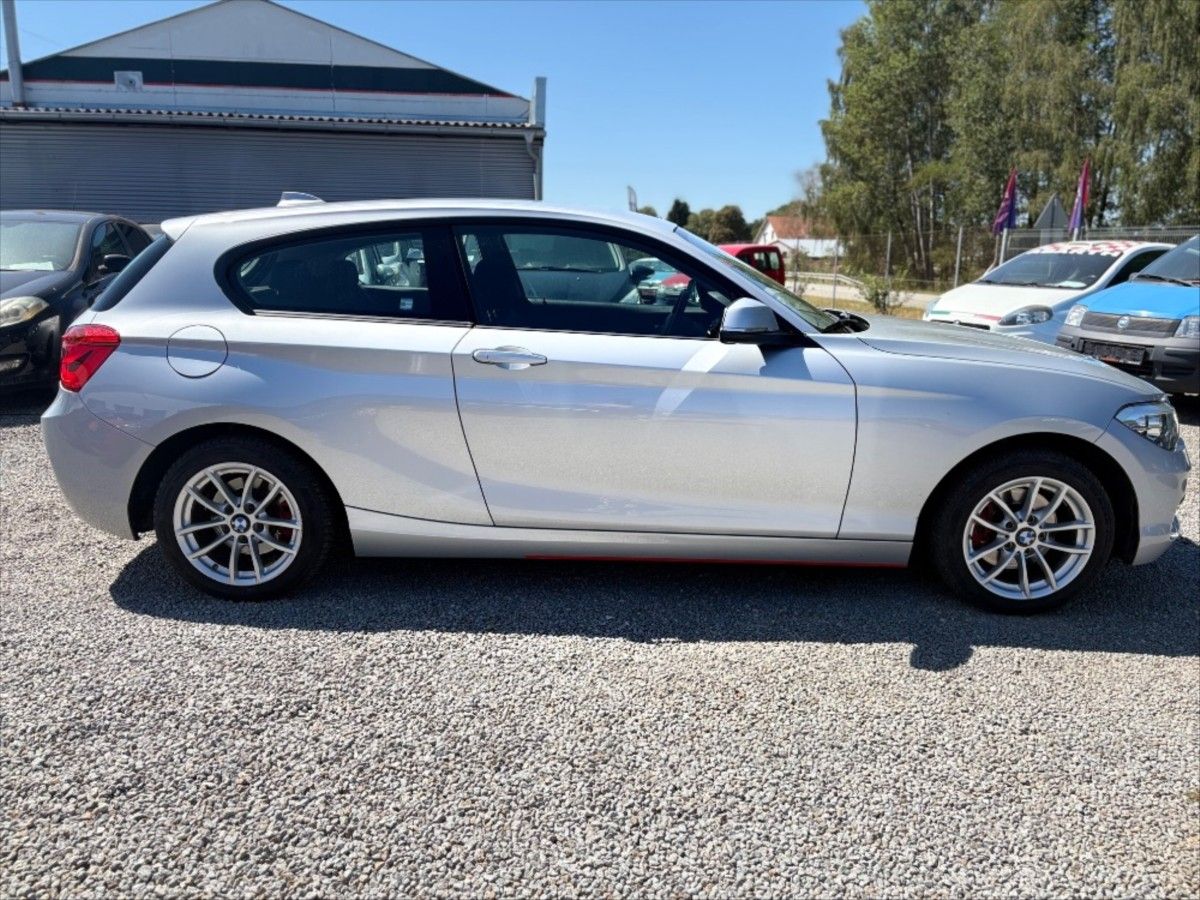 BMW Řada 1, 2,0 118d xDrive 3 dveř - fotka 6