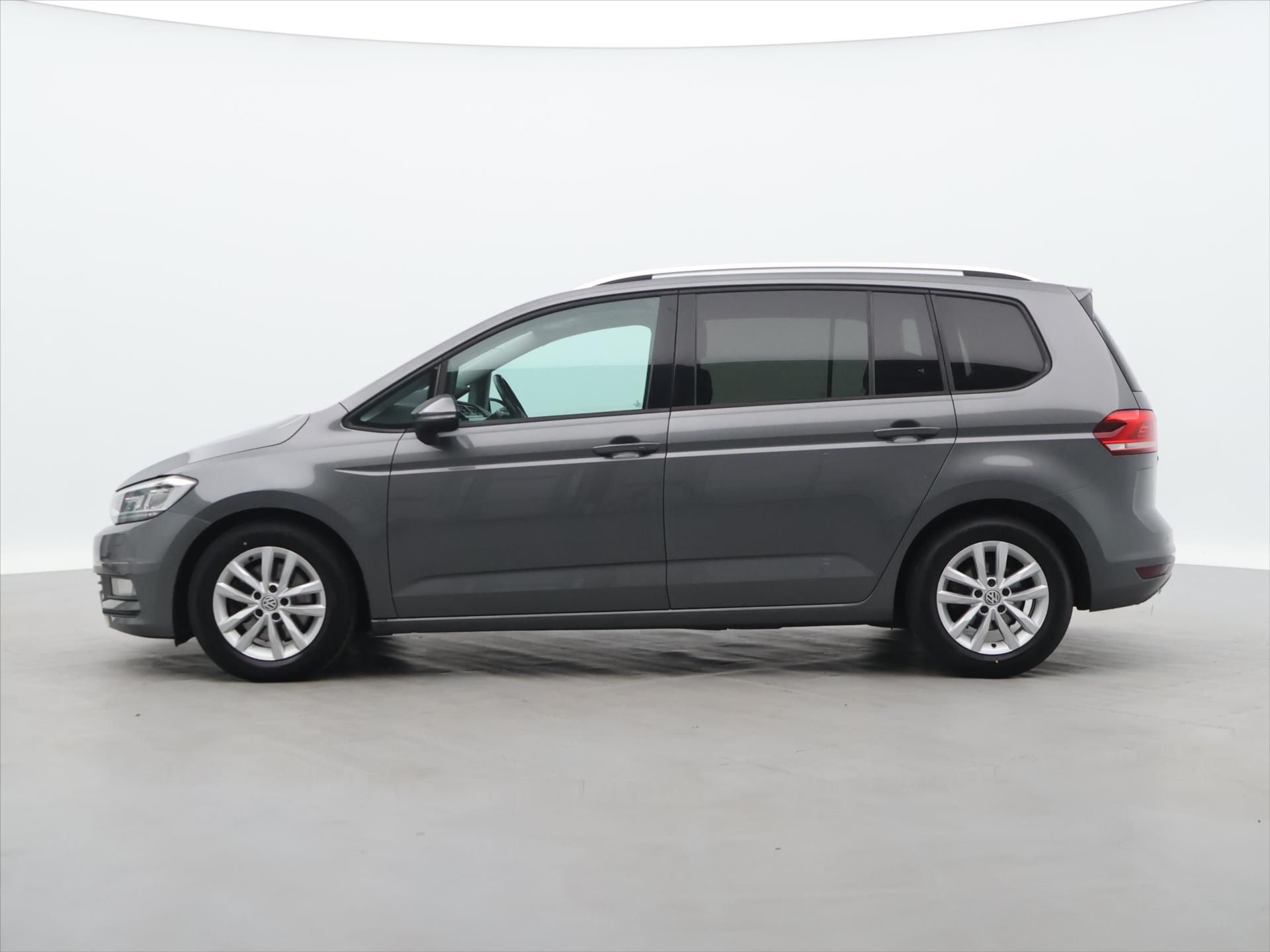 Volkswagen Touran, 1,6 TDI 85 kW DSG Panorama - fotka 4