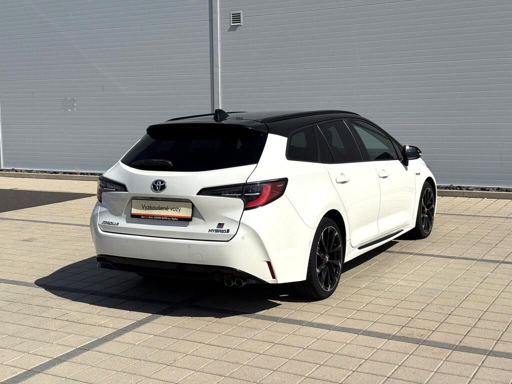 Toyota Corolla, GR Sport 2.0 e-CVT 112 kW - fotka 5