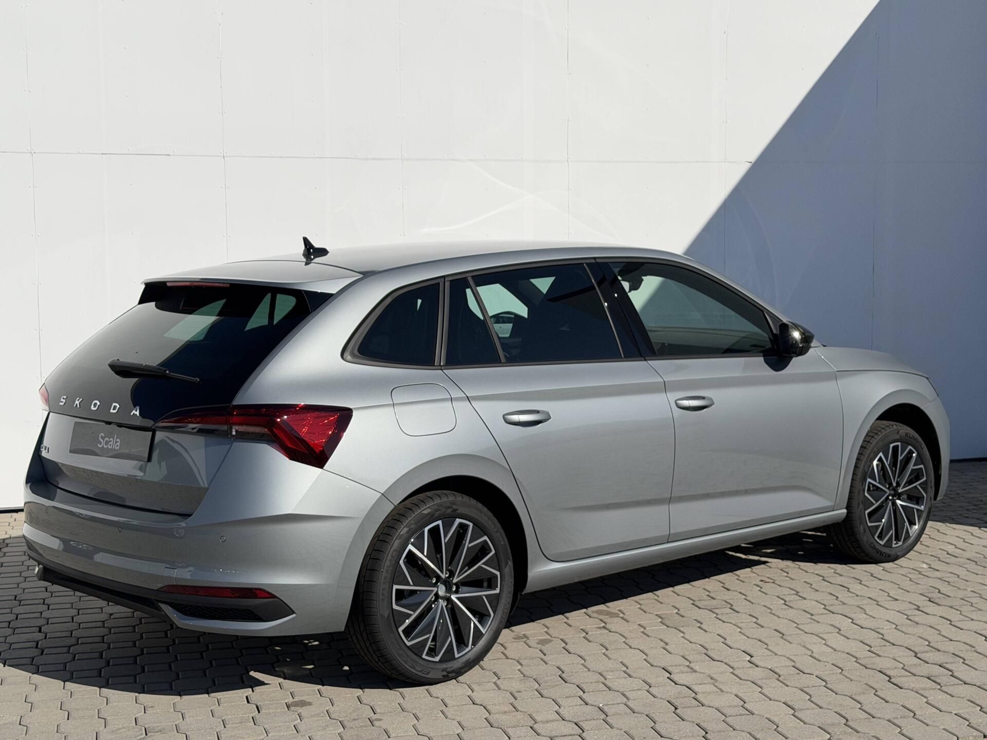 Škoda Scala, Dynamic 7DSG 1,0TSI - fotka 5