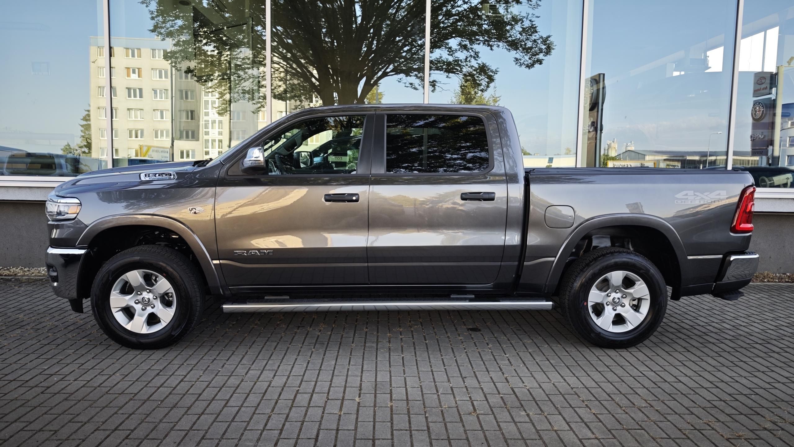 Dodge Ram, 1500, 5.7 V8  Laramie - fotka 6
