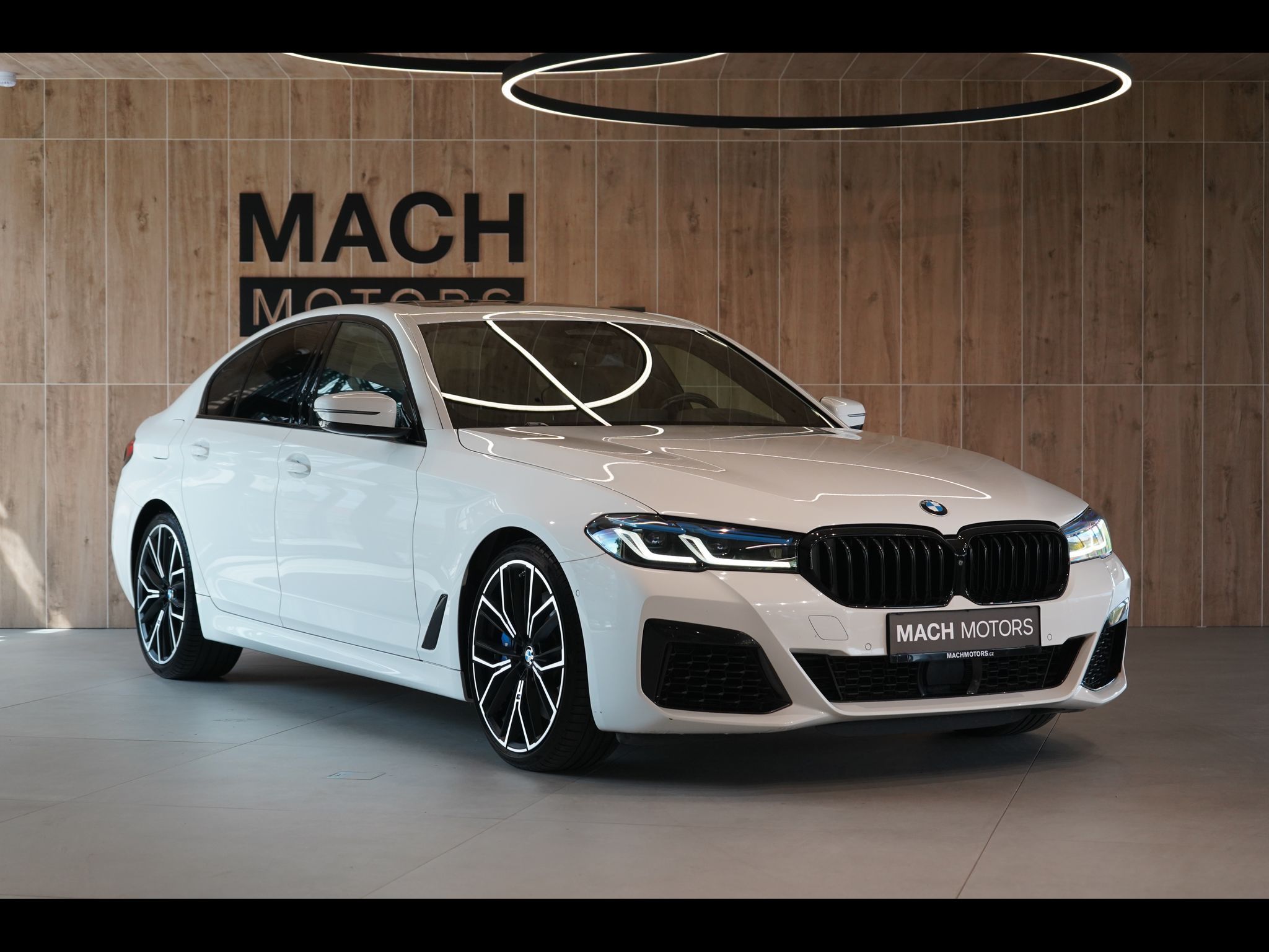 BMW Řada 5, M550i xDrive, Nezávislé, Laser - fotka 4