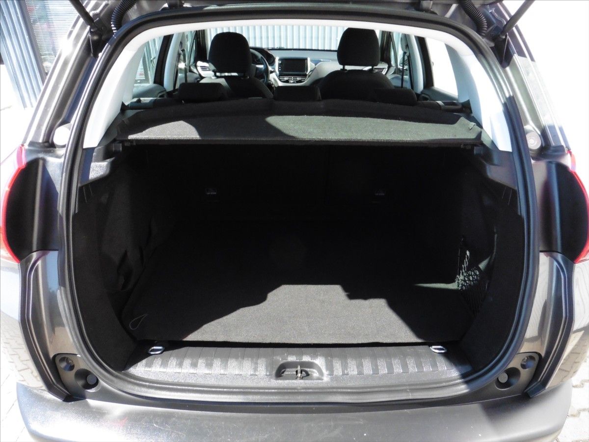 Peugeot 2008, 1,2 PureTech, Navi, 1.maj.. - fotka 5