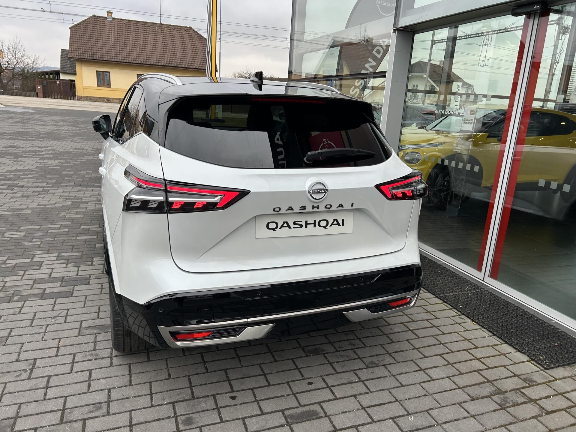 Nissan Qashqai, Tekna Plus 4x4 1.3T 116kw AT - fotka 5