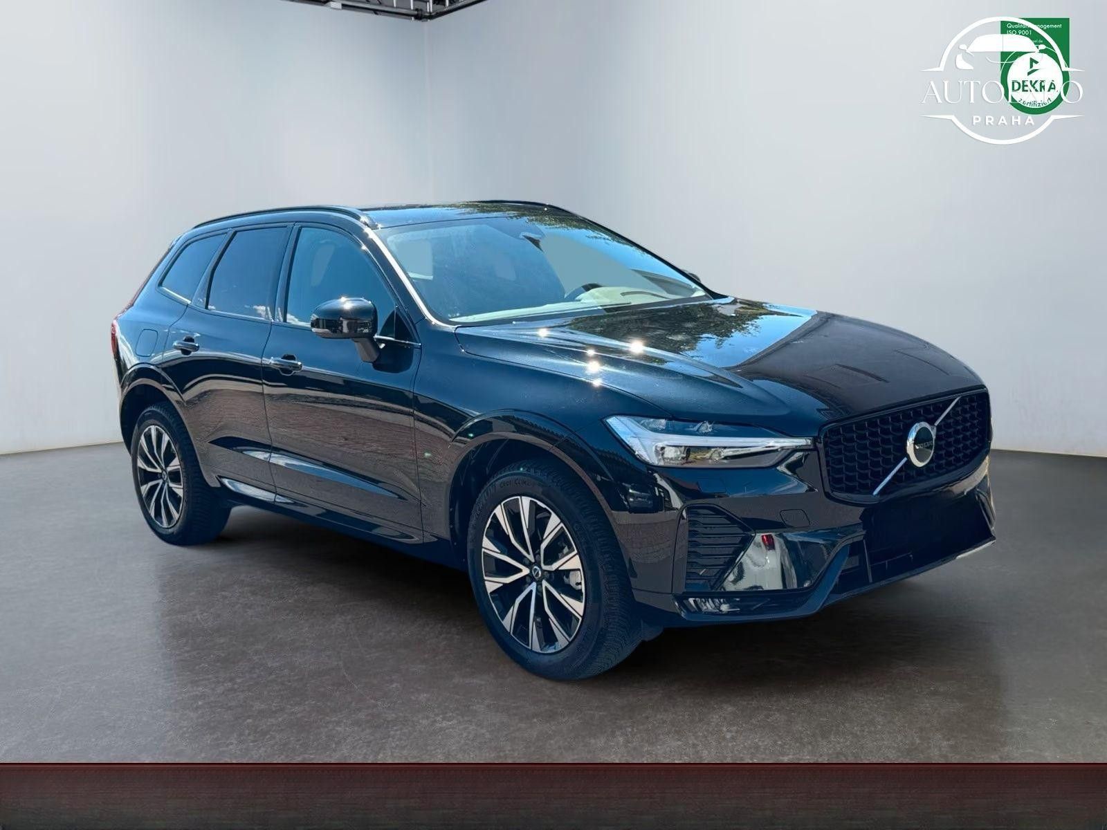 Volvo XC60, Plus Dark AWD*LED*TAŽNÉ*KŮŽE - fotka 2