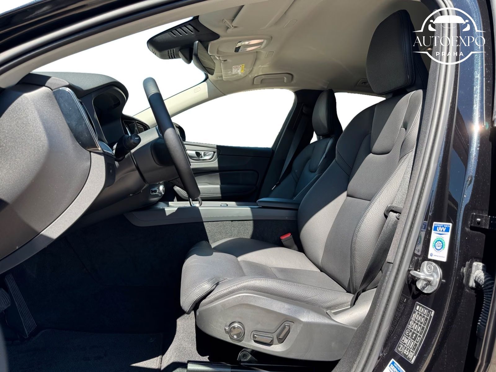 Volvo XC60, Plus Dark AWD*LED*TAŽNÉ*KŮŽE - fotka 6