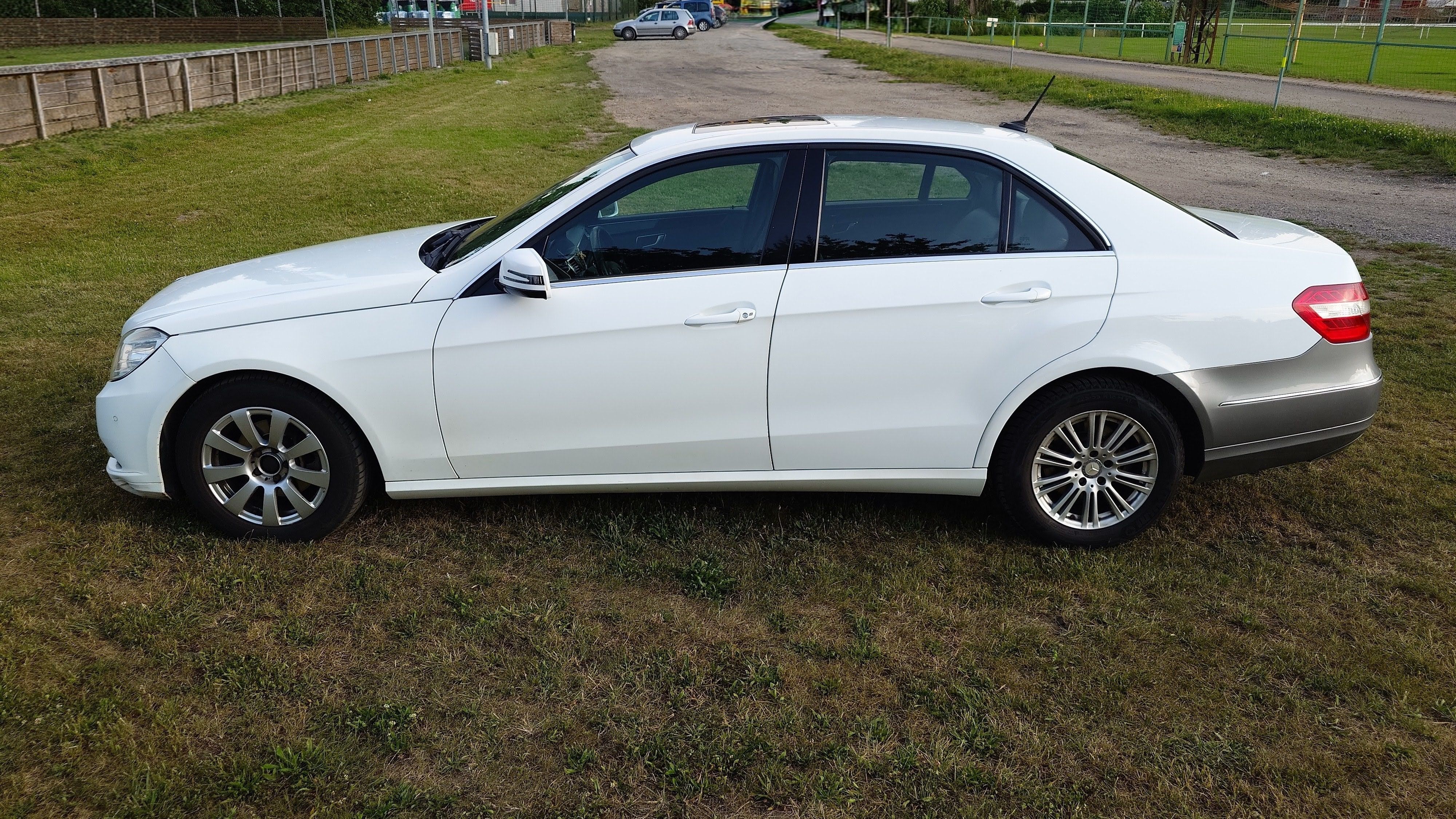 Mercedes-Benz Třídy E, vestavěné dětské podsedáky - fotka 4