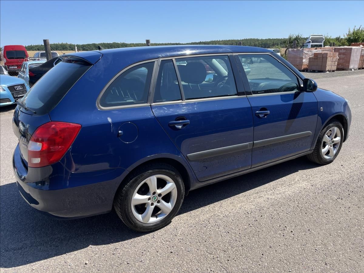 Škoda Fabia, 1,6 TDi ČR KLIMA ALU 2 x KOLA - fotka 5