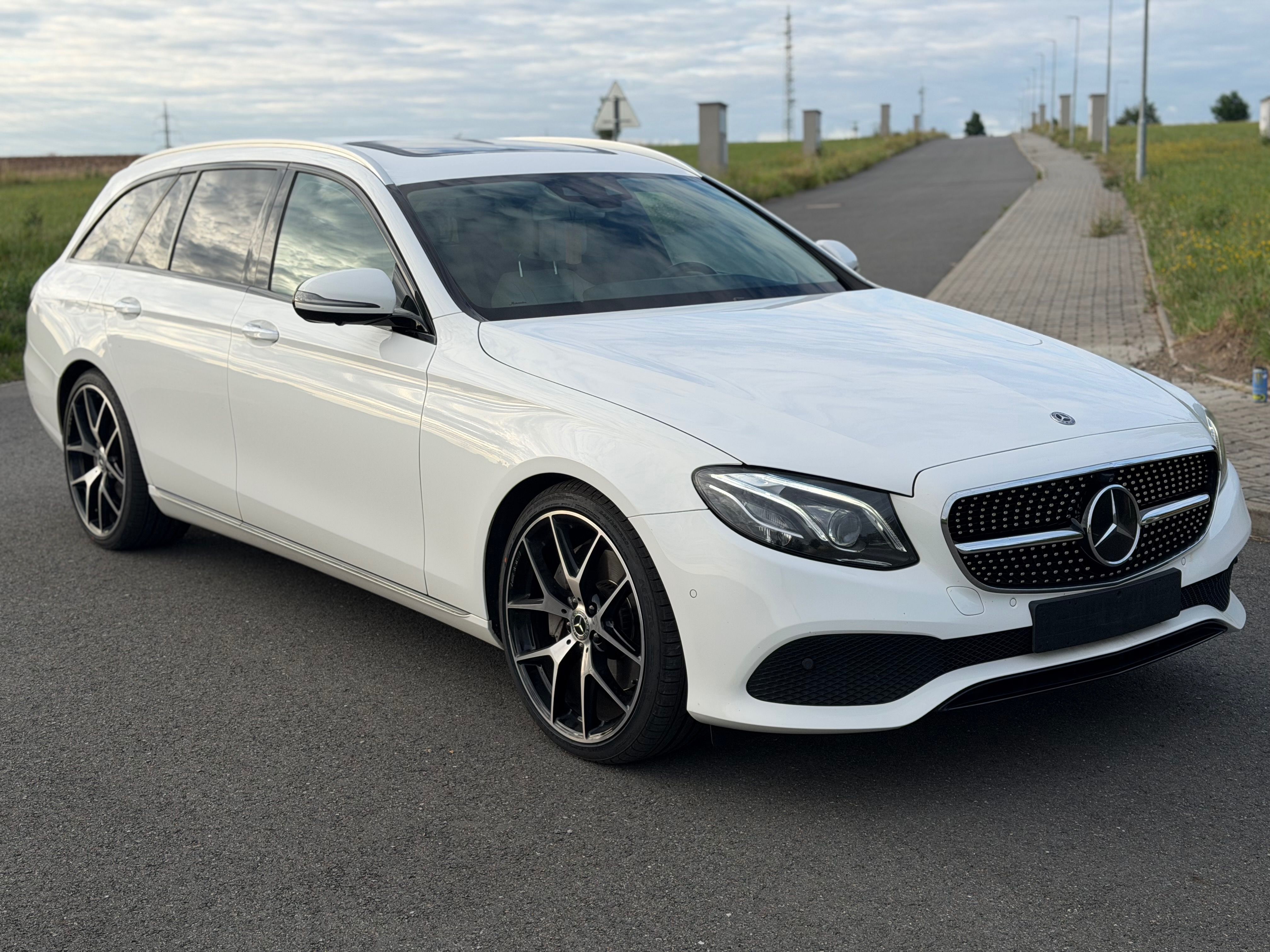 Mercedes-Benz Třídy E, 350d - fotka 3