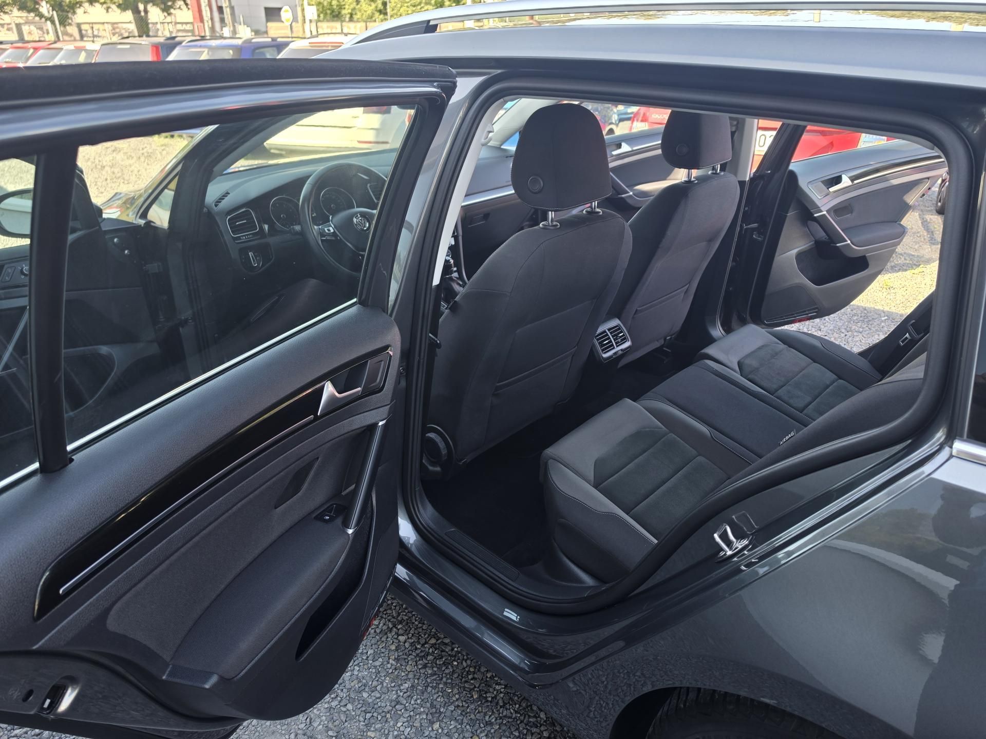 Volkswagen Golf, 1.5 TSI 96kw Led  Kuže Navi - fotka 6