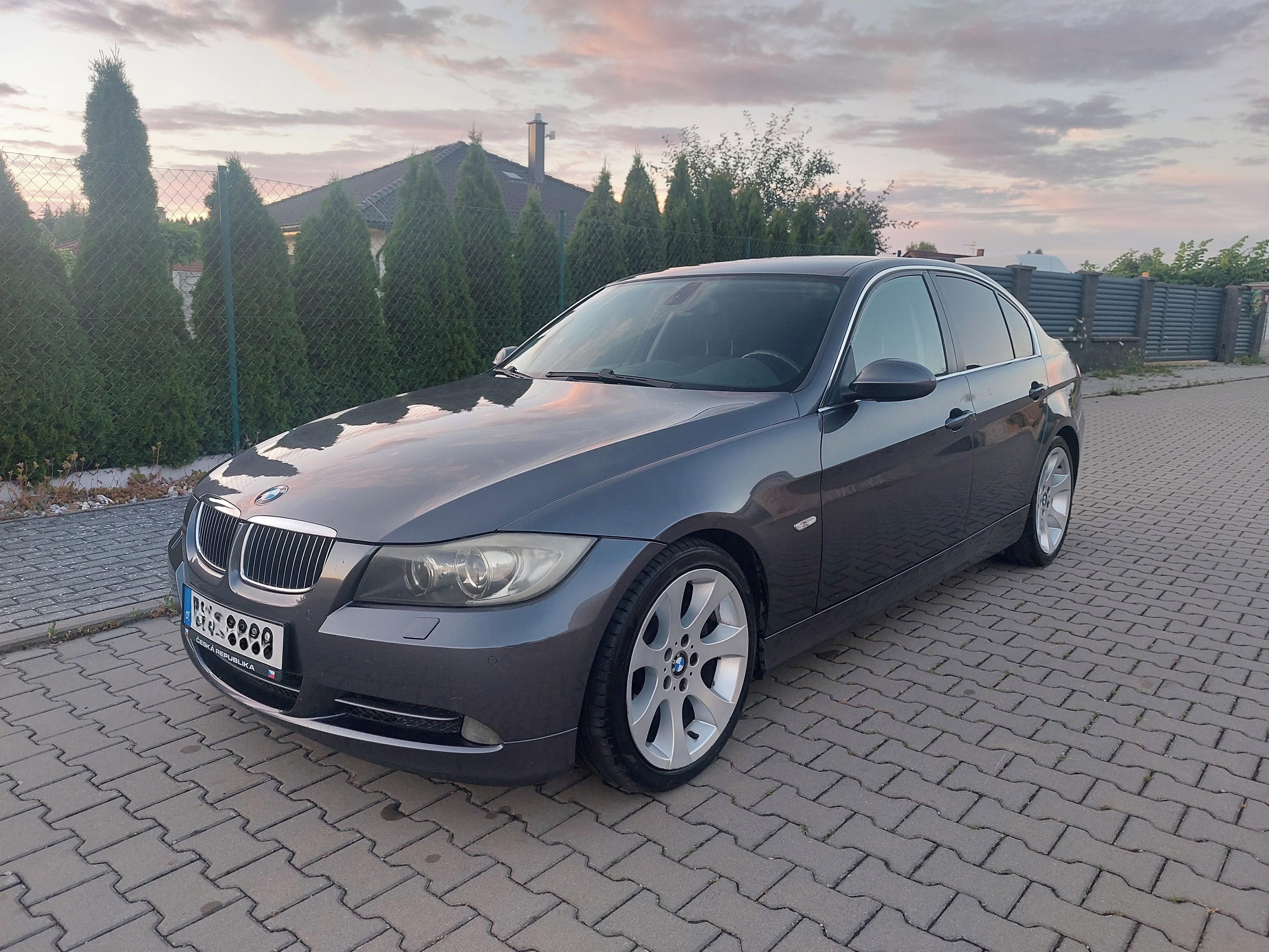 BMW Řada 3, E90 330i manuál, orig. stav