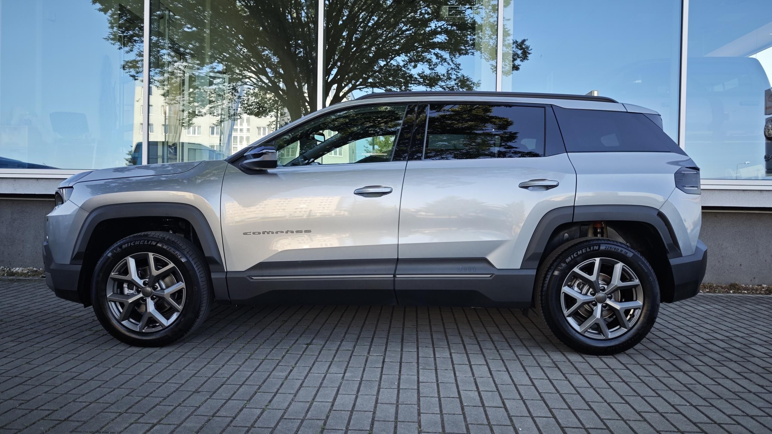 Jeep Compass, First Edition  hybrid 145PS AT - fotka 6