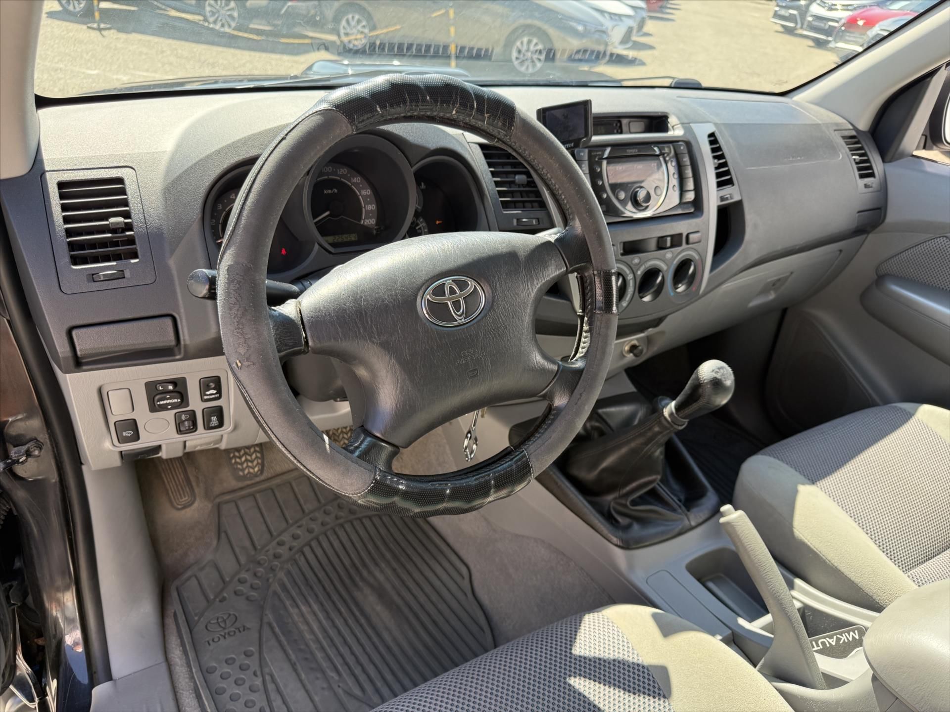 Toyota Hilux, 2,5 Extra Cab - fotka 6