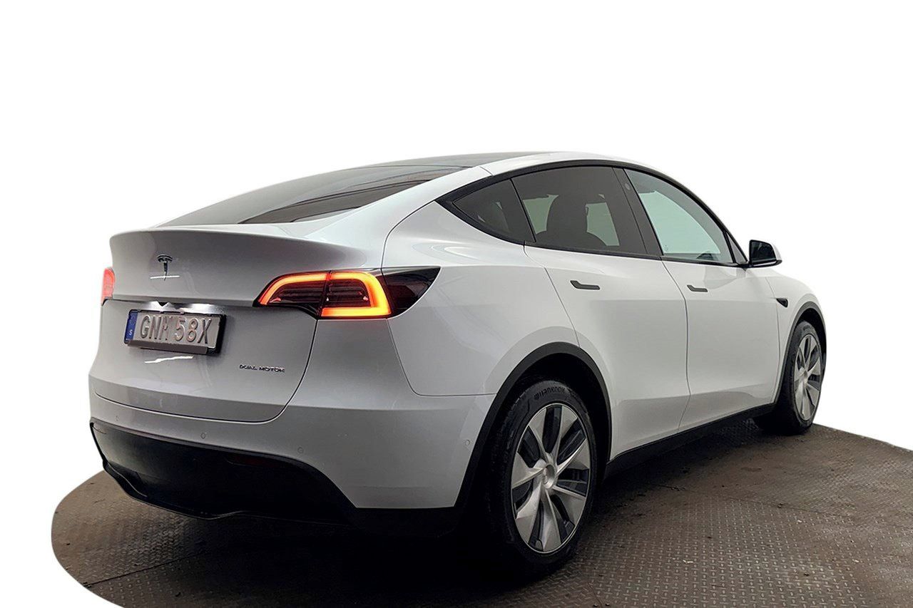Tesla Model Y, Long Range AWD - fotka 6
