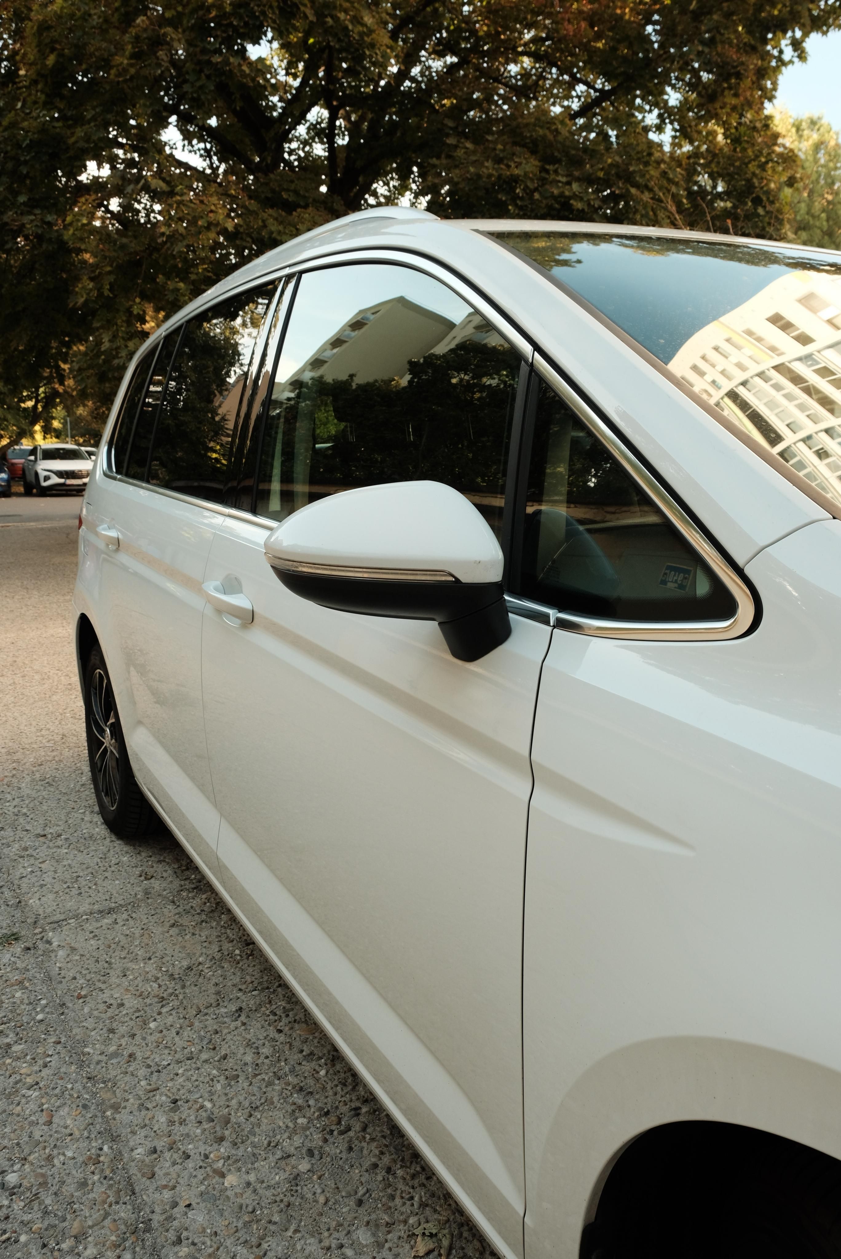 Volkswagen Touran - fotka 5