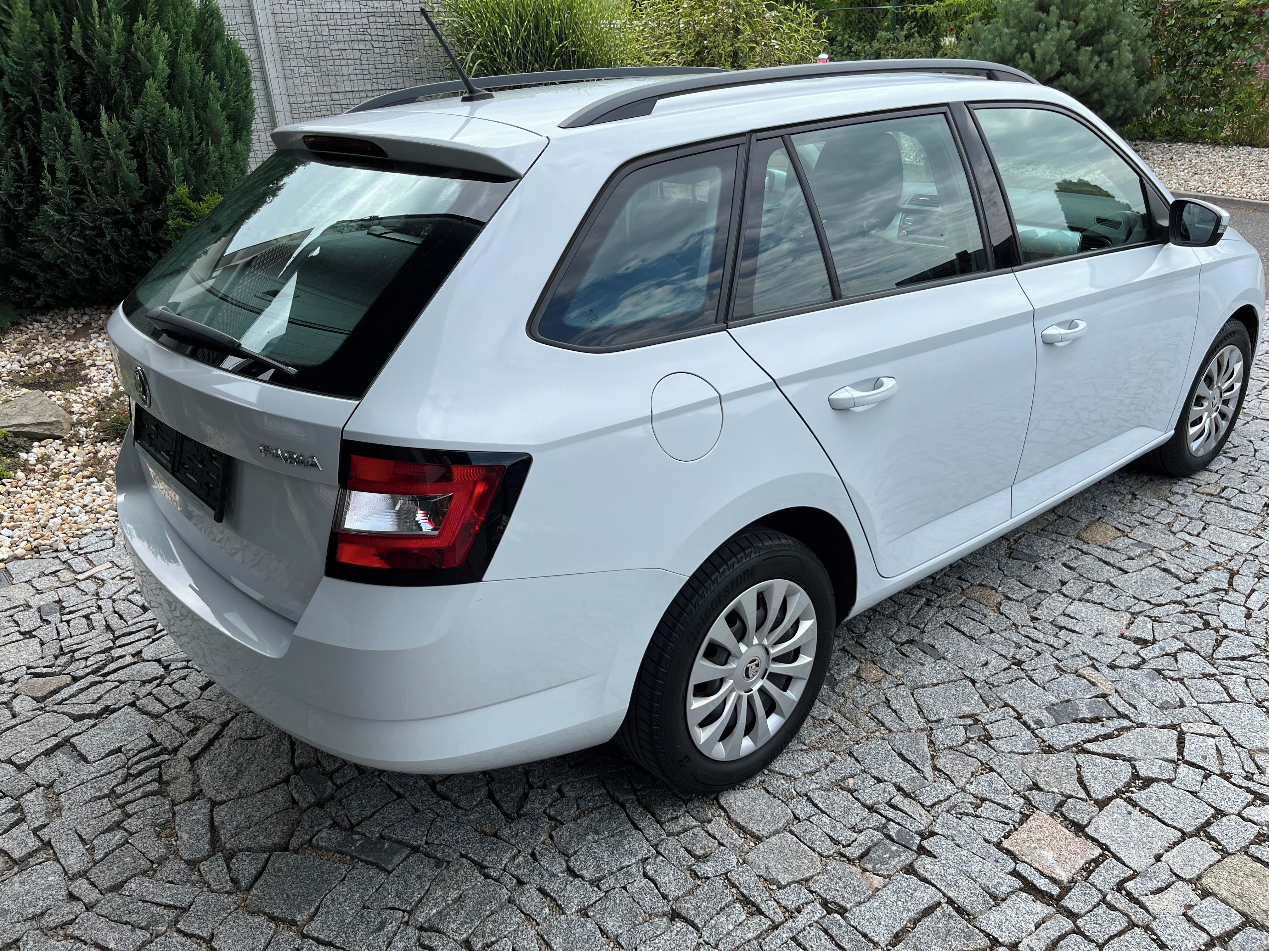Škoda Fabia, COMBI 1.0 MPI 55 kW PROVĚŘENO - fotka 4