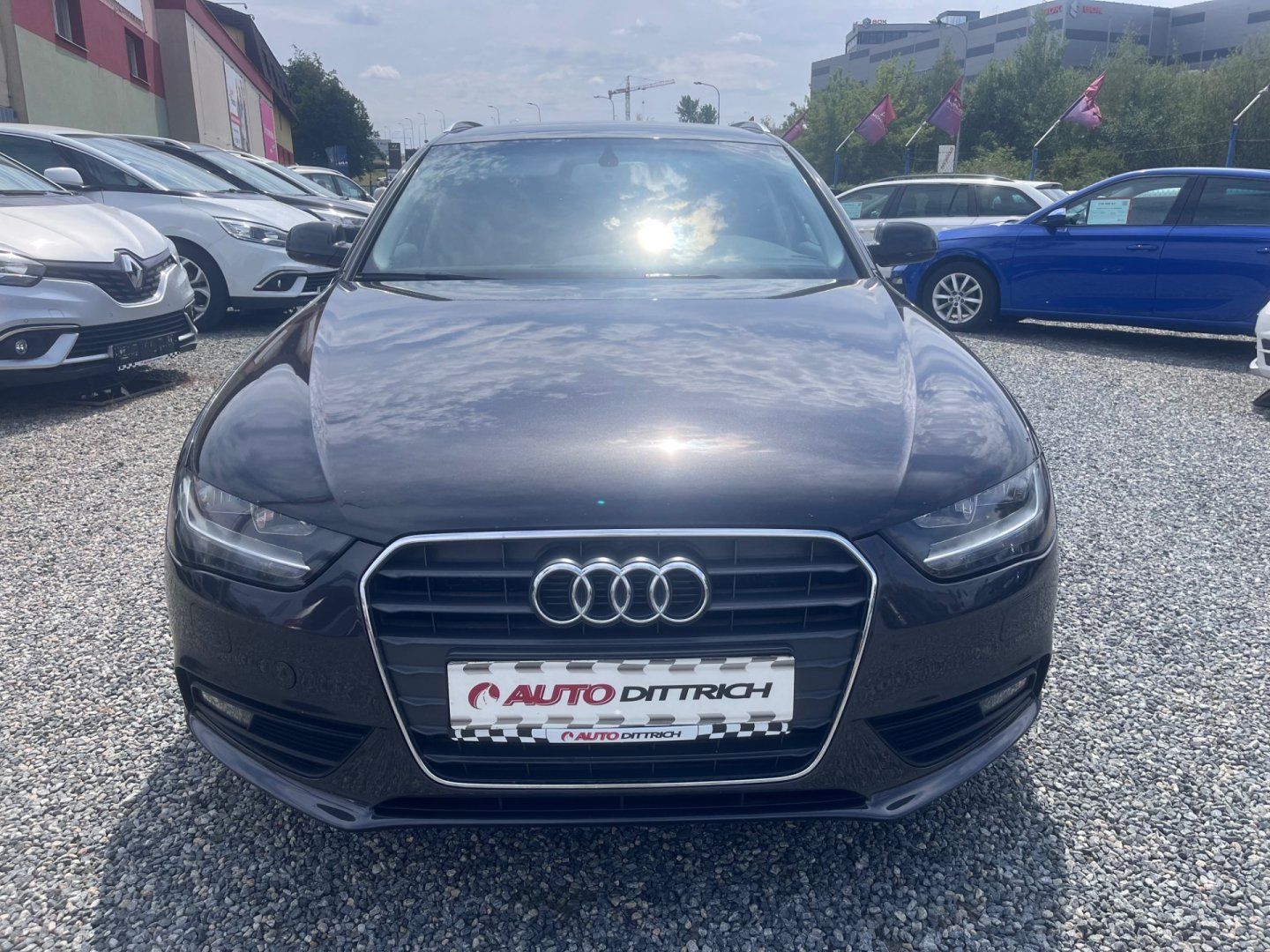 Audi A4 Avant, 2.0 TDi S-LINE - fotka 3