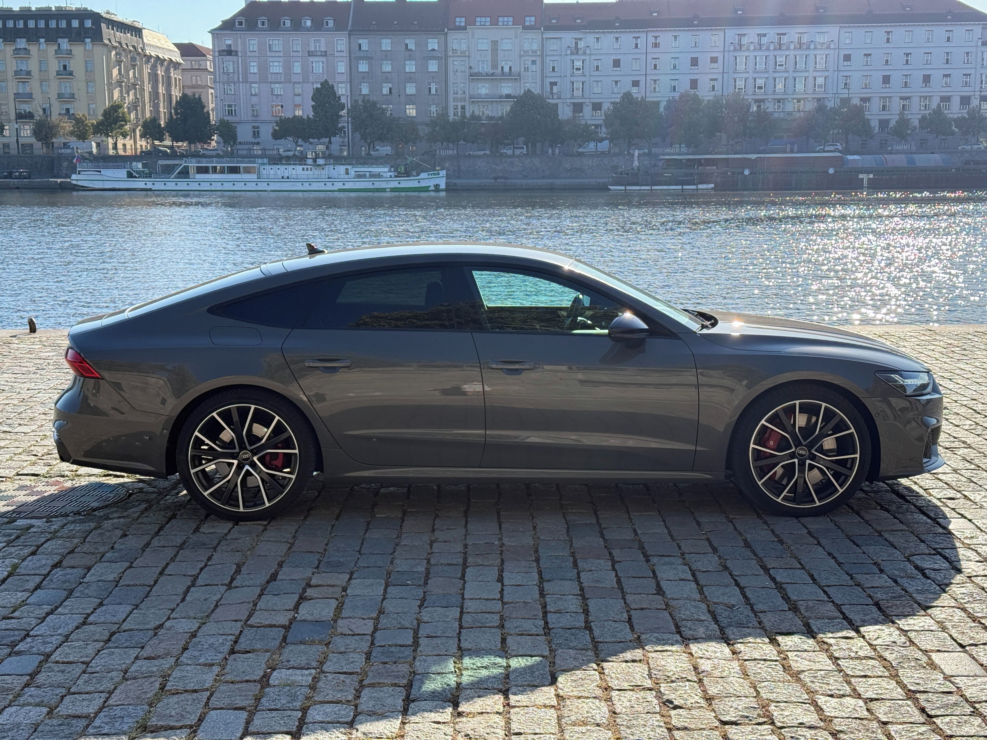 Audi S7, 49.000km, carbon, black optik - fotka 4