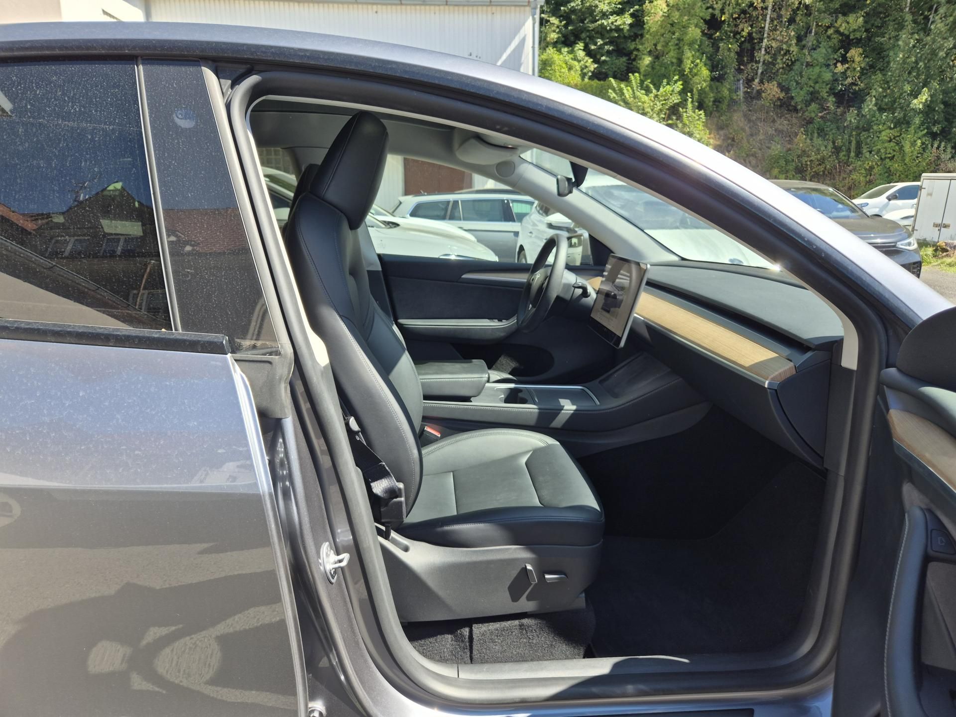 Tesla Model Y, LONG RANGE DUAL MOTOR TZ 94% - fotka 3