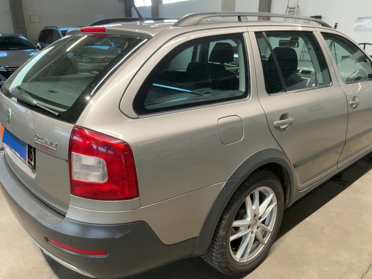 Škoda Octavia, 1.8 TSI,118 KW, Scout,4x4 - fotka 6