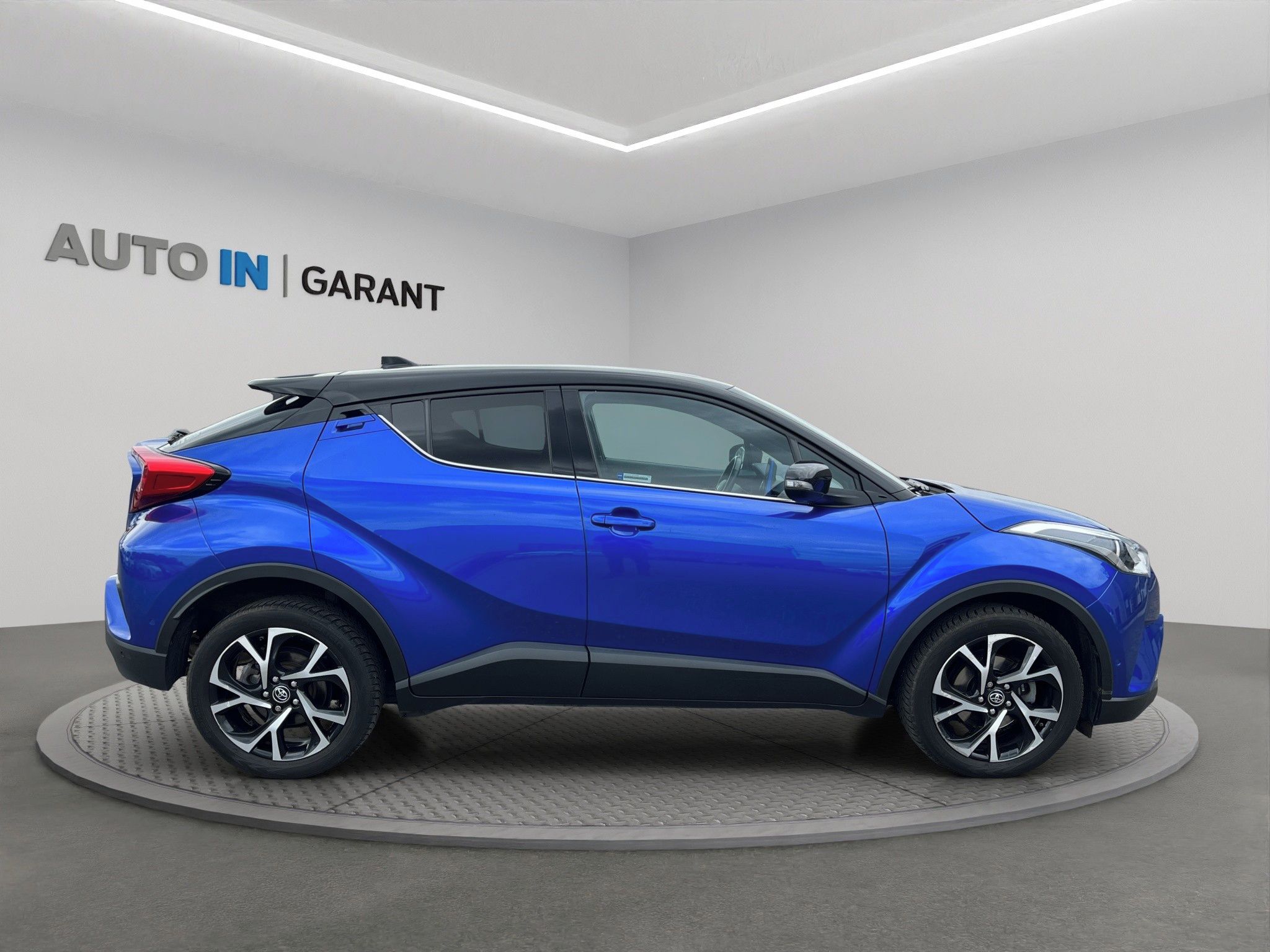 Toyota C-HR, COMFORT 1.2 85kW, ČR, 1.maj, N - fotka 4
