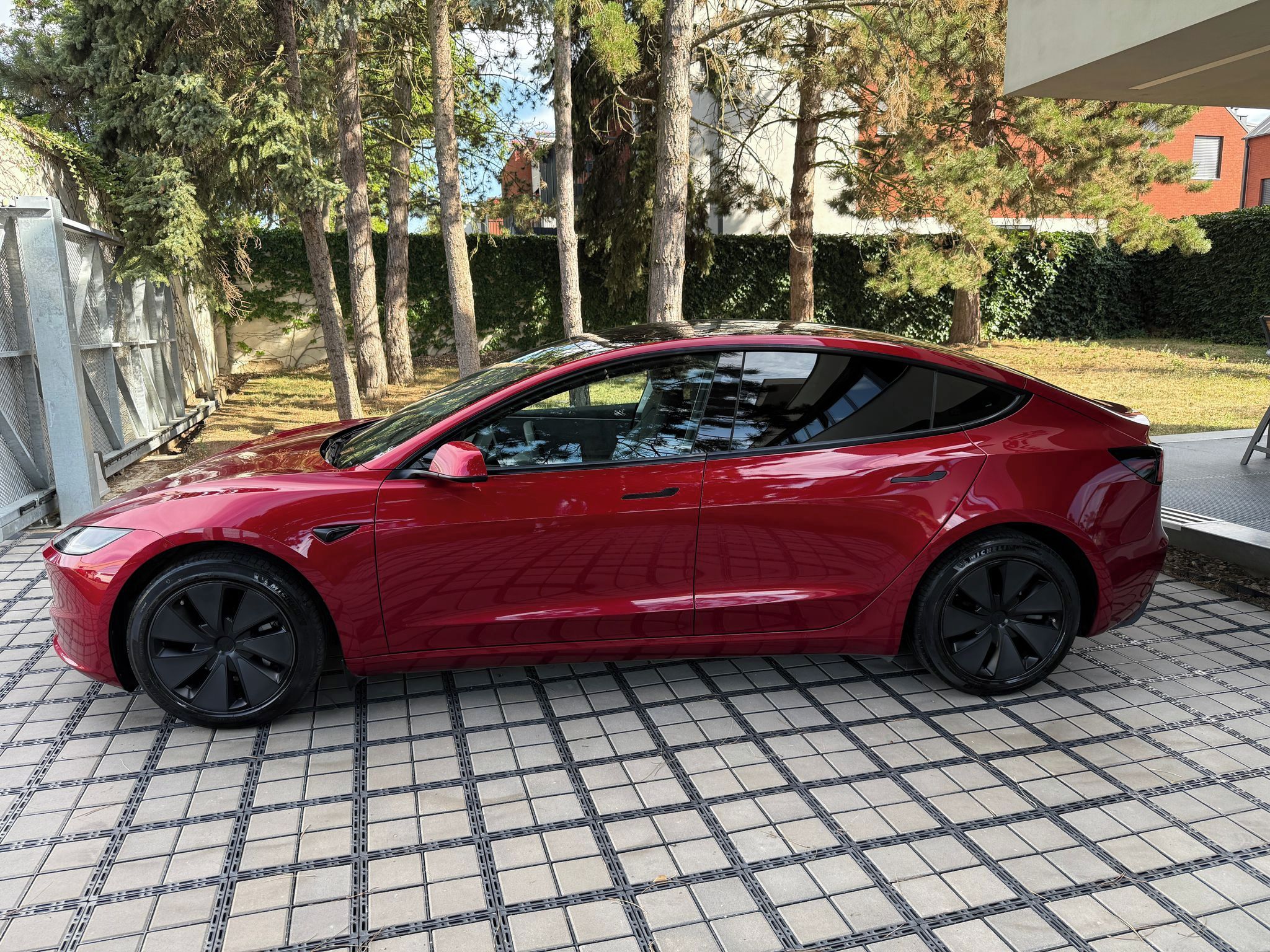 Tesla Model 3, Standart Range Premium - fotka 3