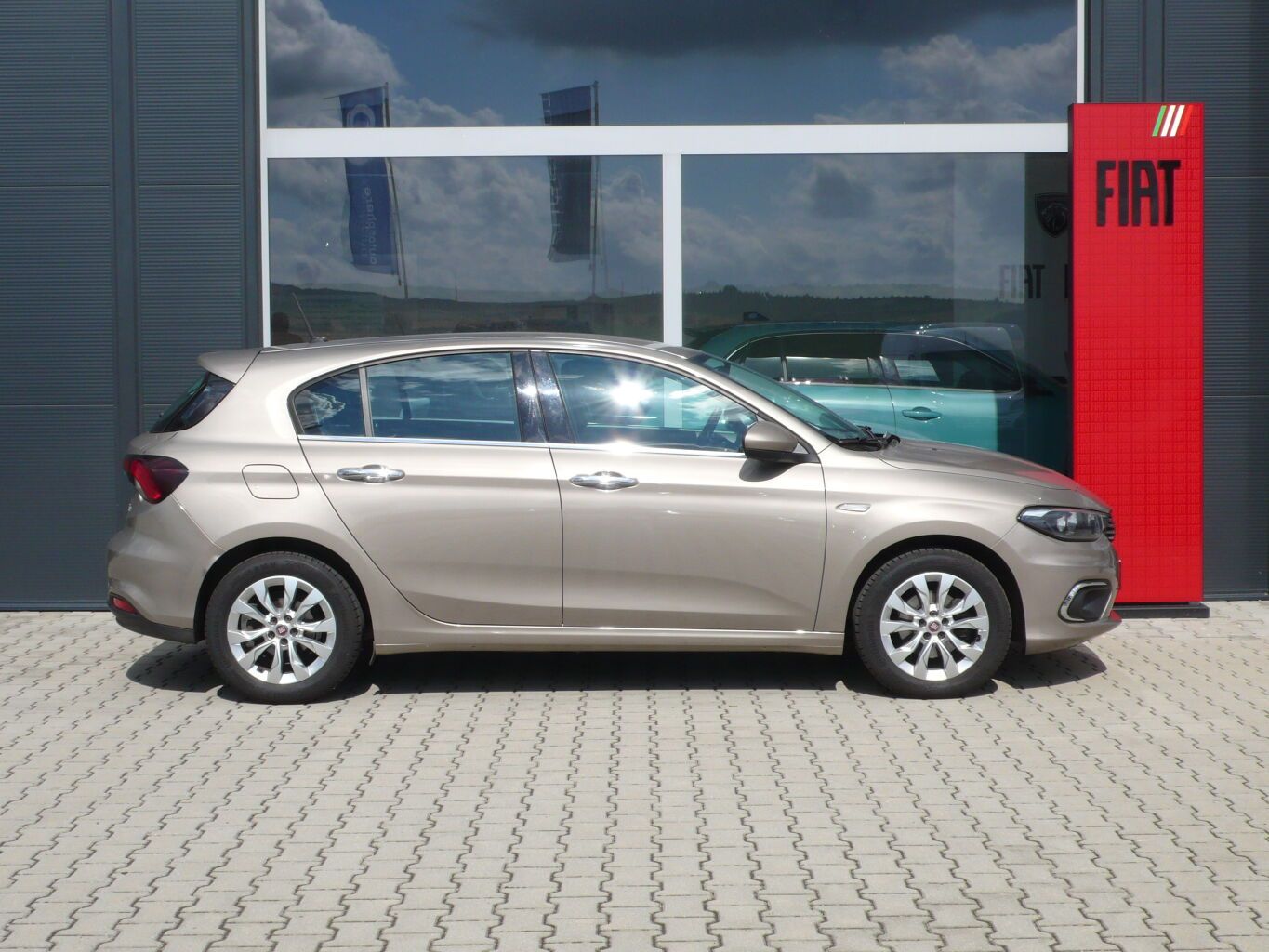Fiat Tipo, 1.4 120k MAN6 +zimní kola - fotka 3
