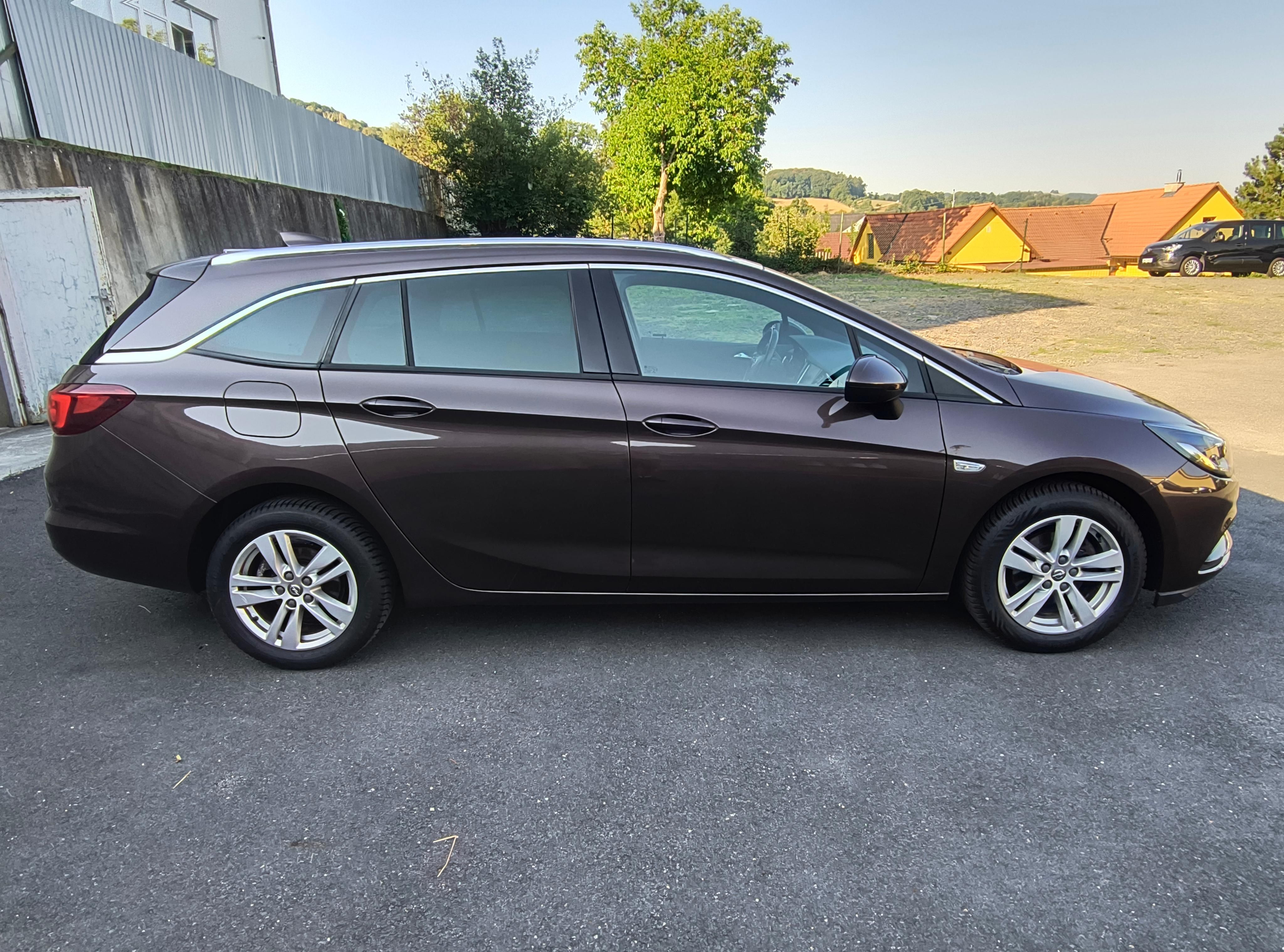 Opel Astra, 1.6 CDTI 81KW/NAVI/4XVYHŘ.SEDA - fotka 6