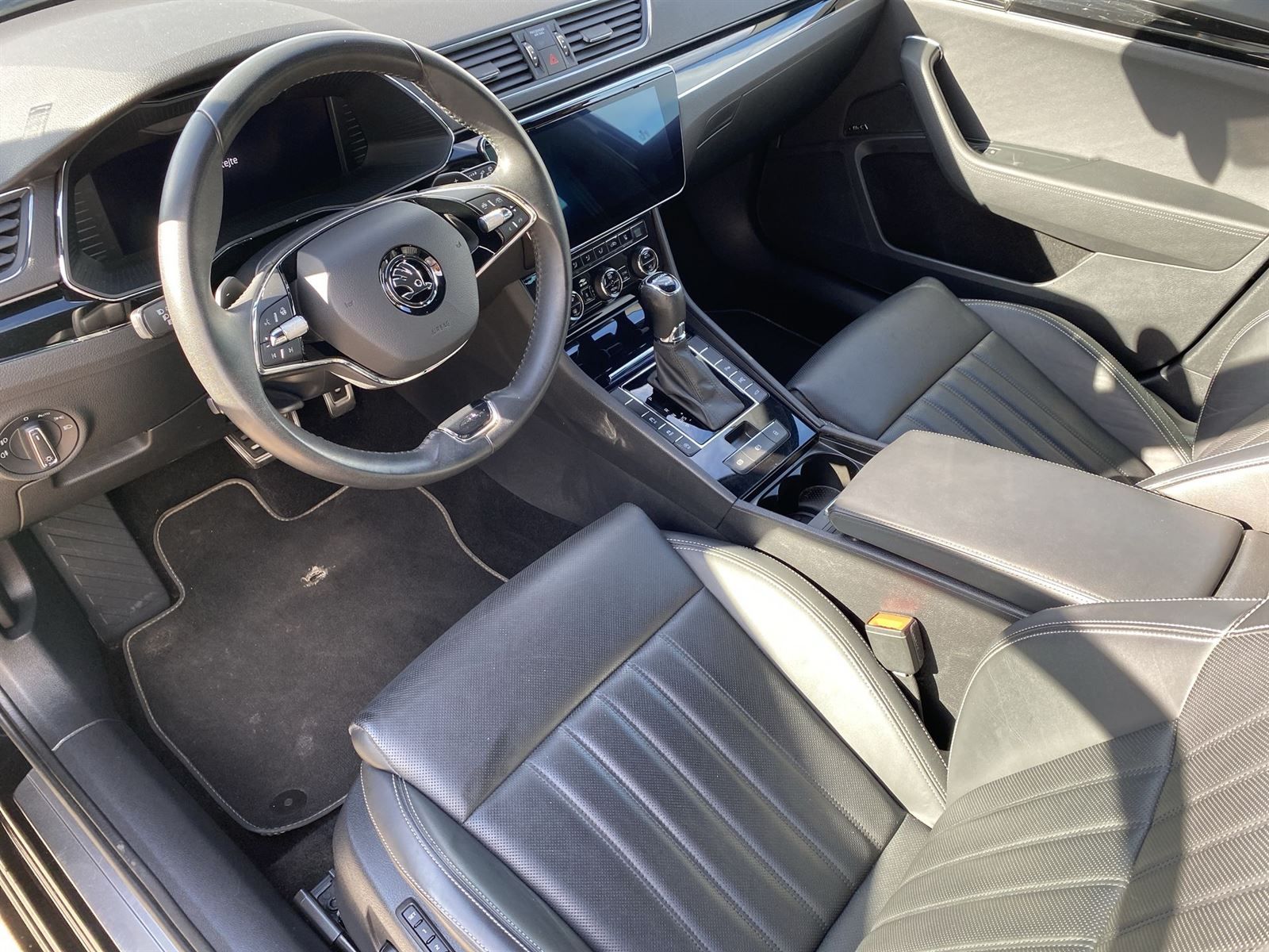 Škoda Superb, Combi 2.0 TDI 4x4 DSG L&K - fotka 6