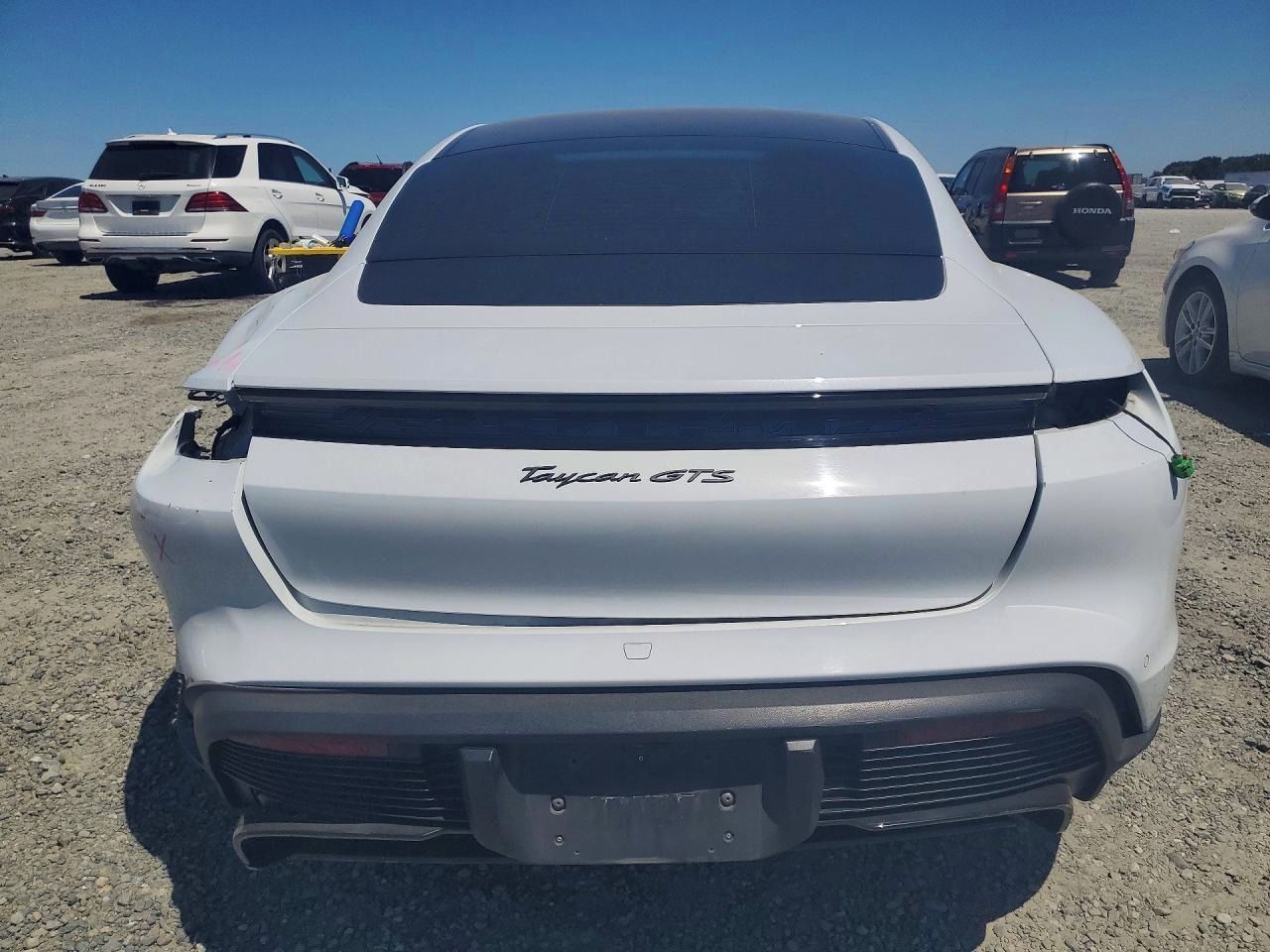 Porsche Taycan, GTS Auto na cestě - fotka 4