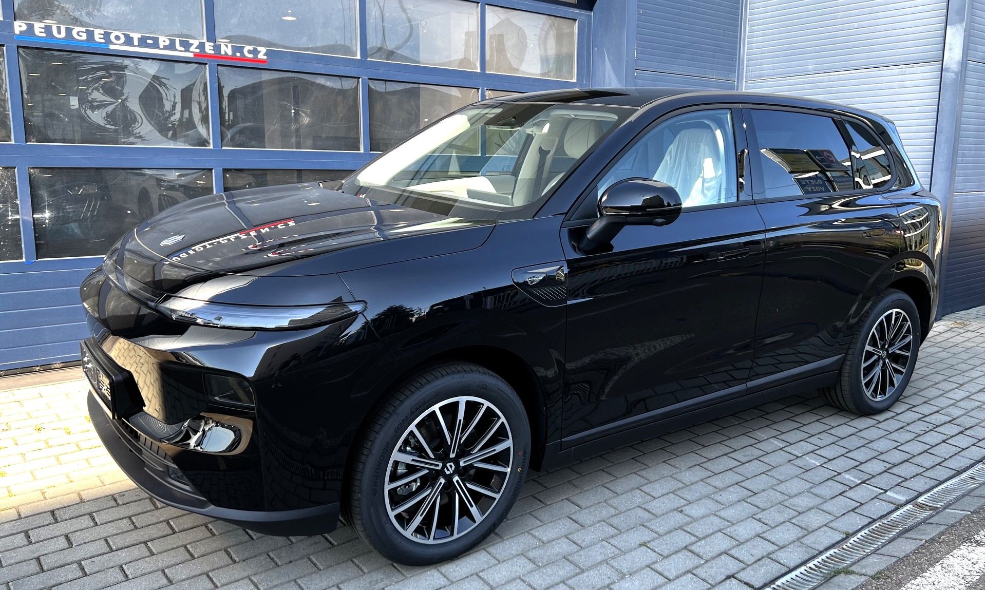 Leapmotor B10, Design Hybrid EV