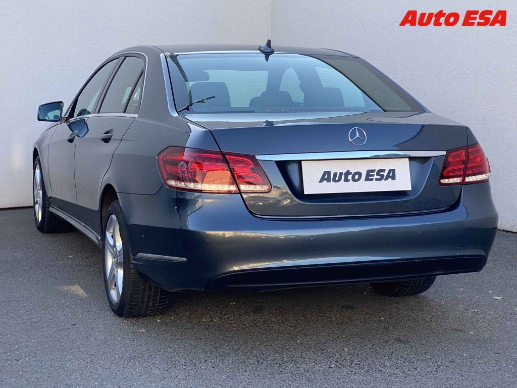 Mercedes-Benz Třídy E, 2.0i,AT - fotka 6