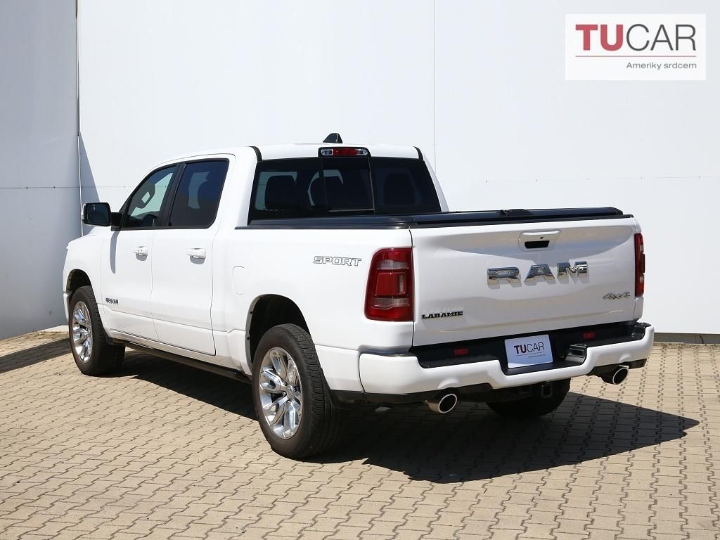 RAM 1500, Laramie 5.7 V8 HEMI - fotka 4
