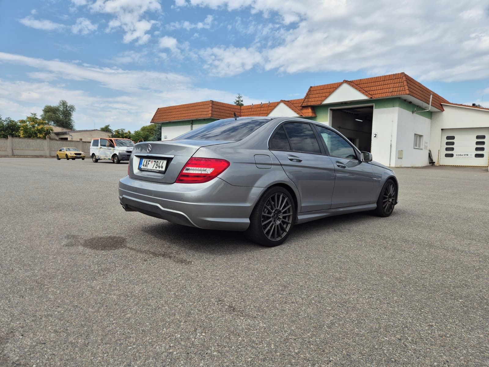 Mercedes-Benz Třídy C, 220d 4matic AMG - fotka 5