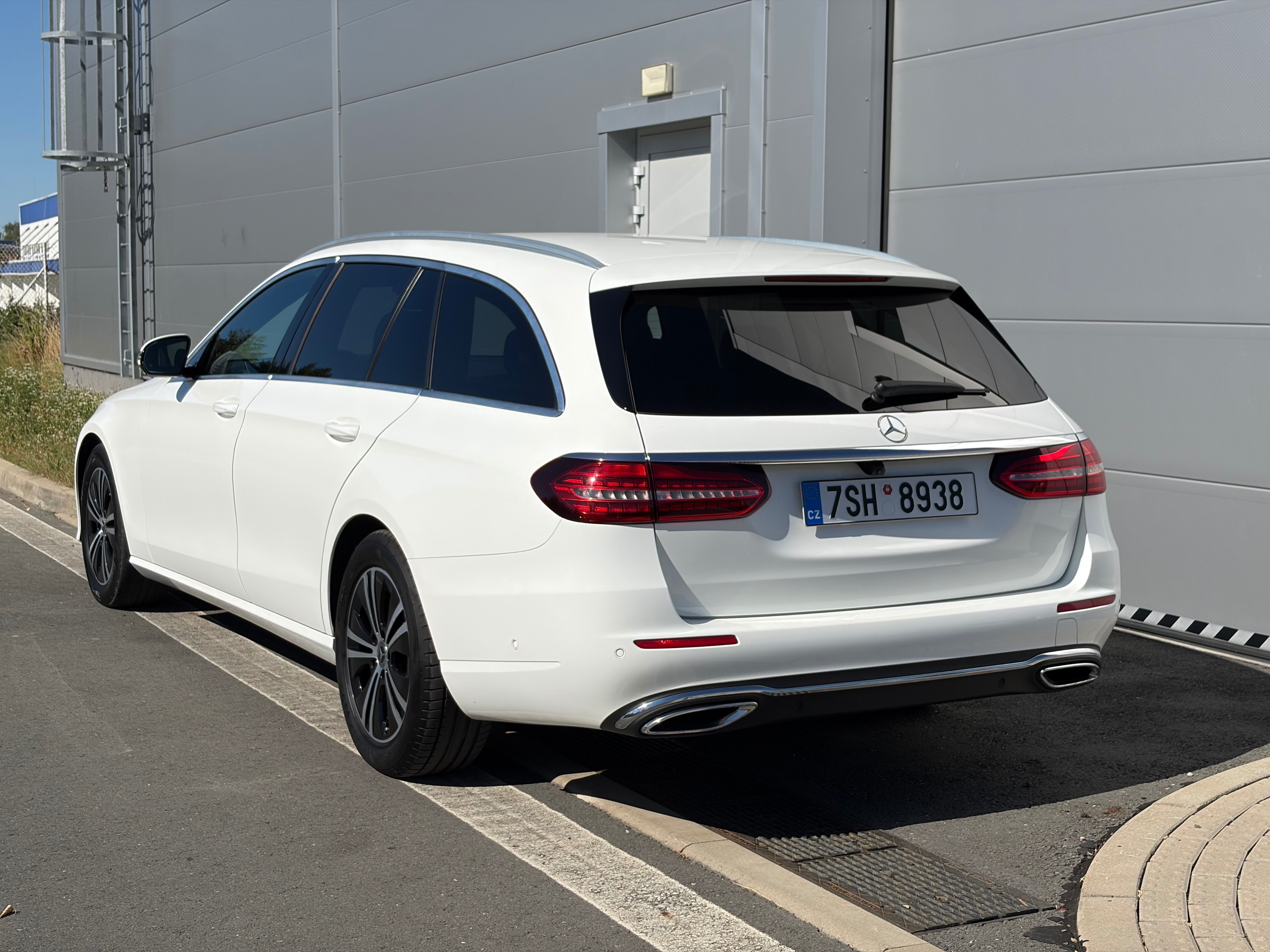 Mercedes-Benz Třídy E, 220d Avantgarde - fotka 6