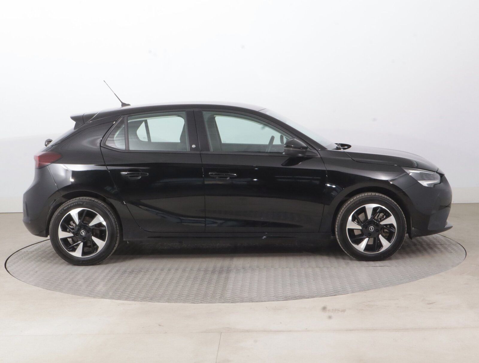 Opel Corsa, 50 kWh, Elegance, Automat - fotka 6