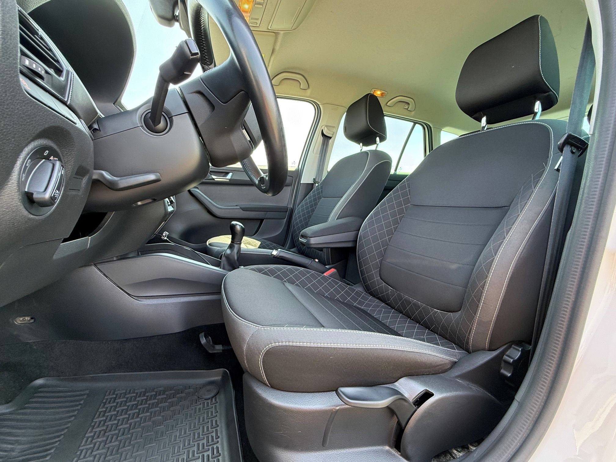 Škoda Fabia, Combi 1.0TSI Full Led, Výhřev - fotka 5