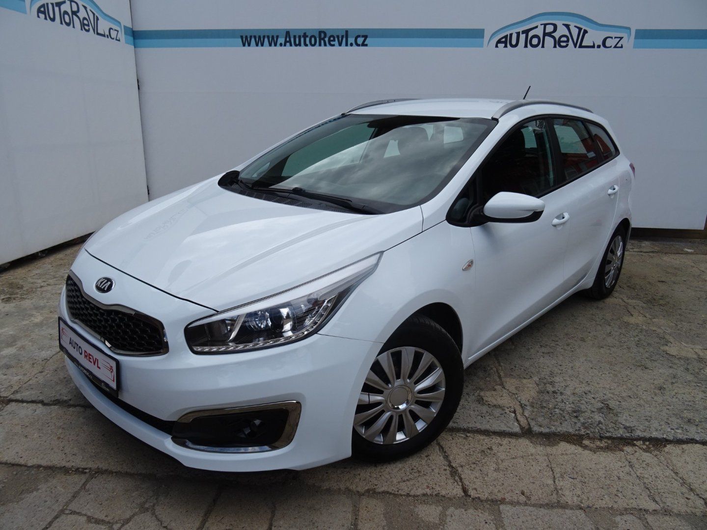 Kia Cee´d, 1.6GDi,99kW,1majČR,s.kni,klima - fotka 2