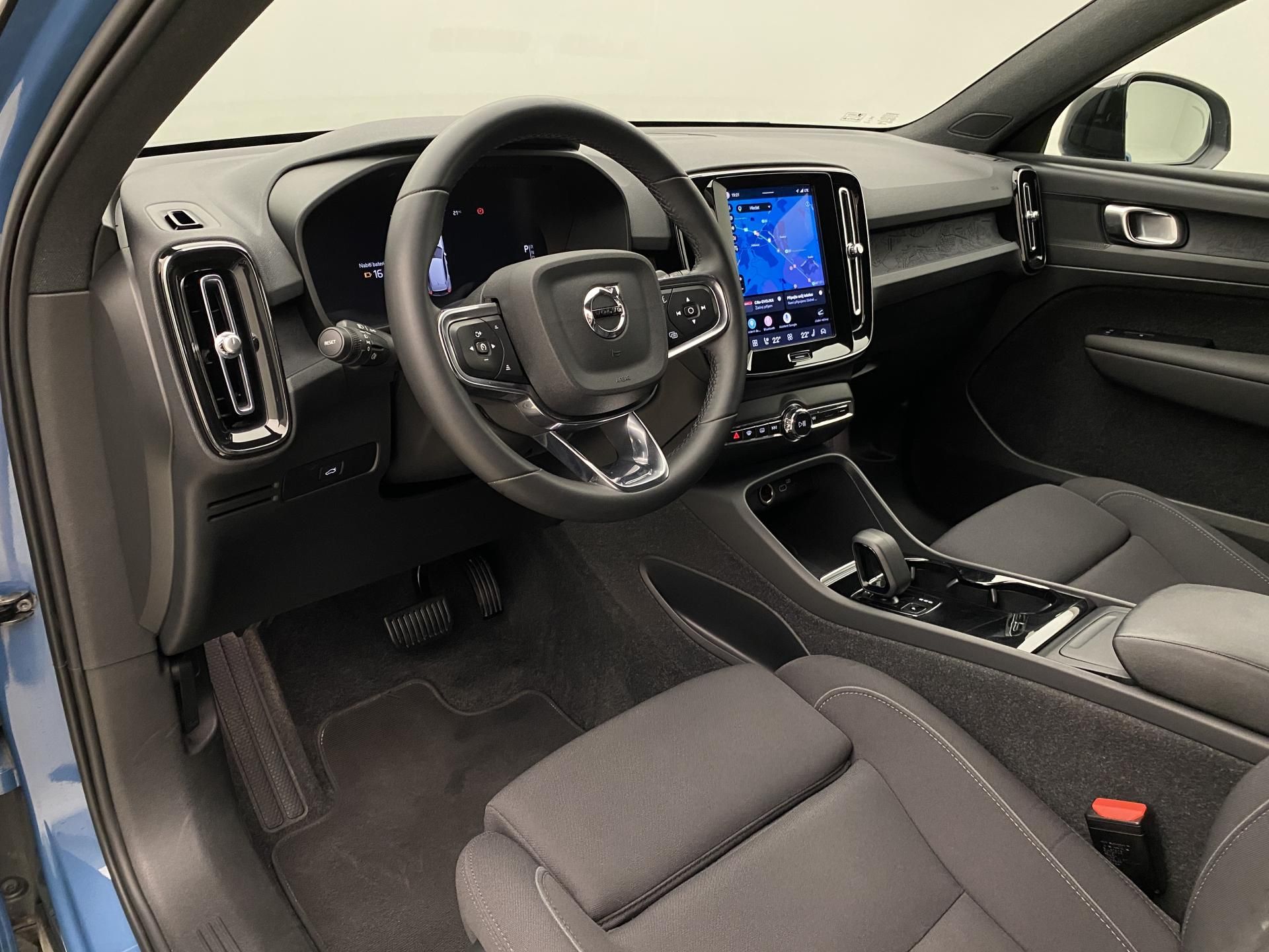Volvo XC40, PURE ELECTRIC RECHARGE PLUS - fotka 4