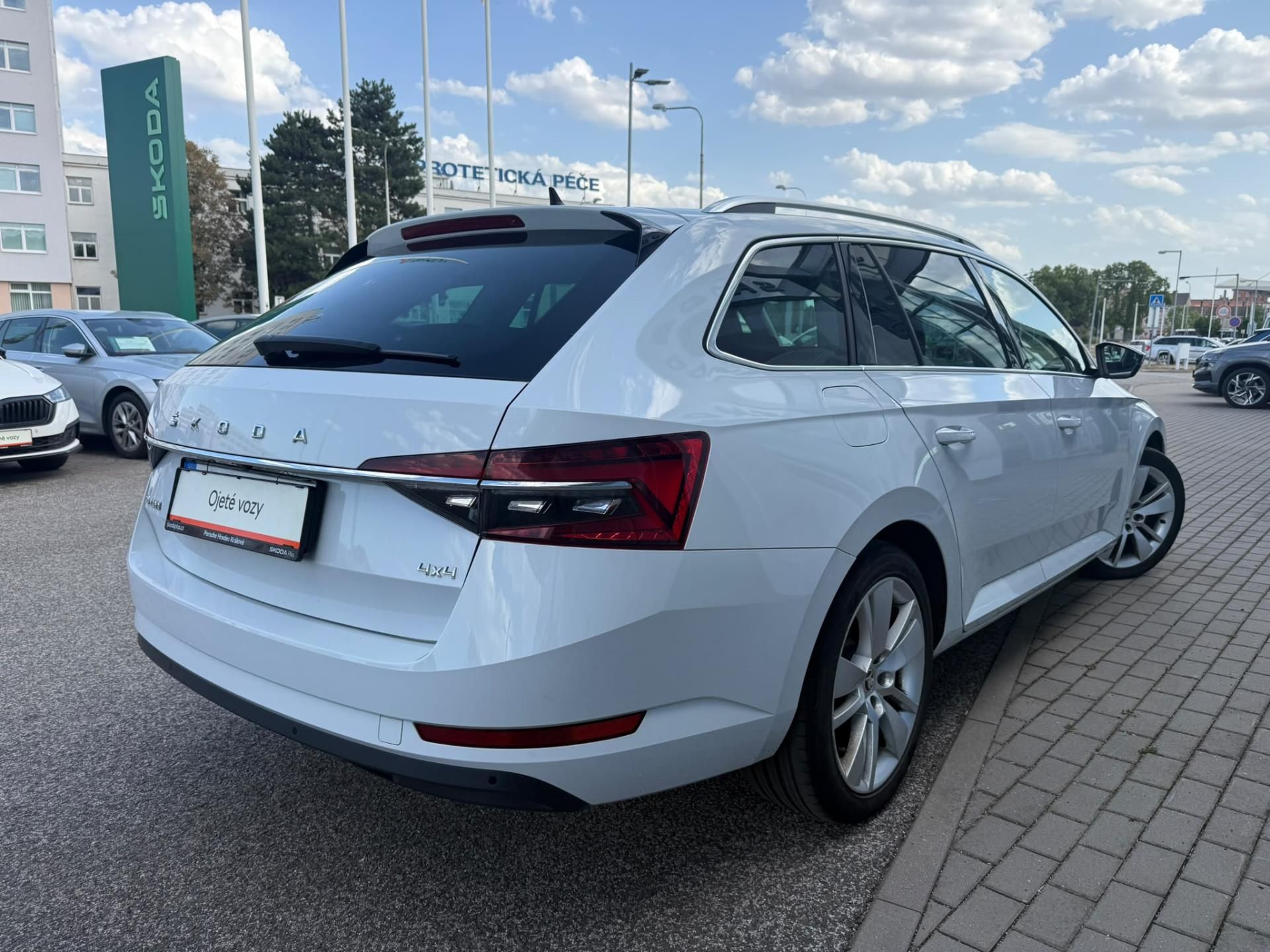 Škoda Superb, Style 2.0 TDI 147kw DSG 4x4 Co - fotka 2