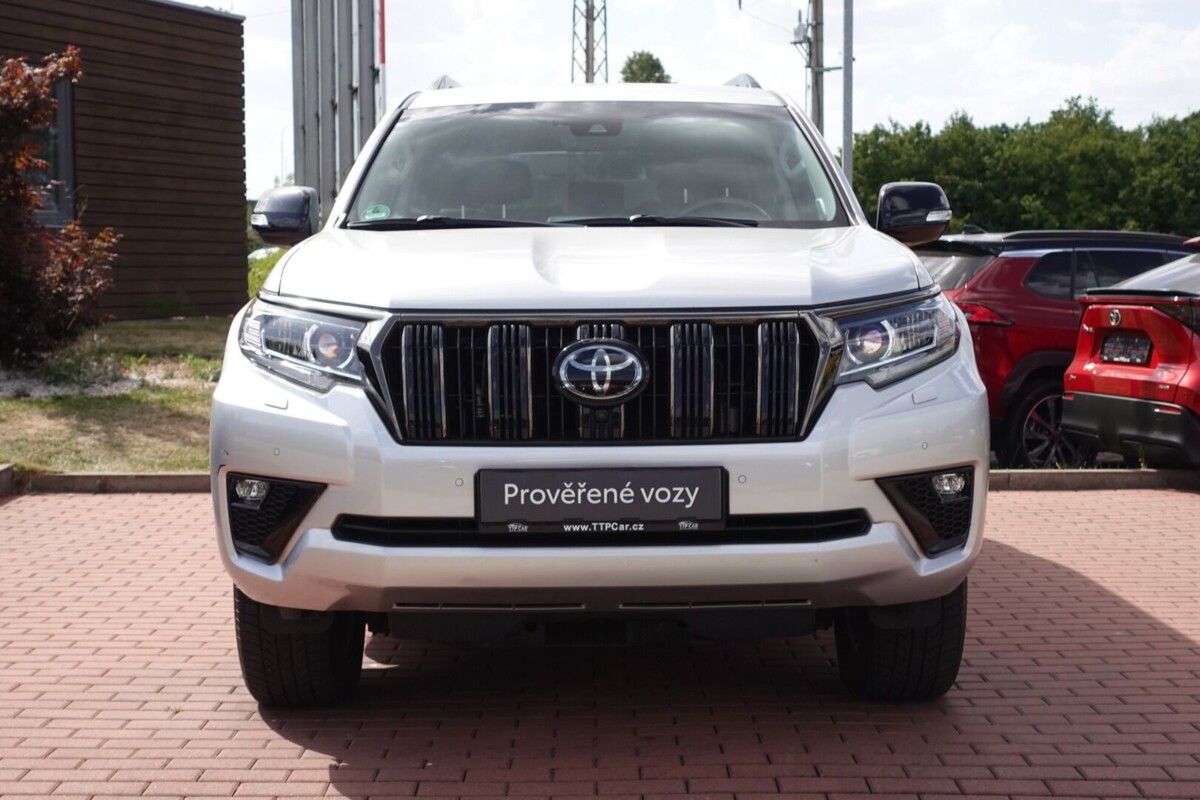 Toyota Land Cruiser, 2.8 D-4D Executive Family 7mís - fotka 2