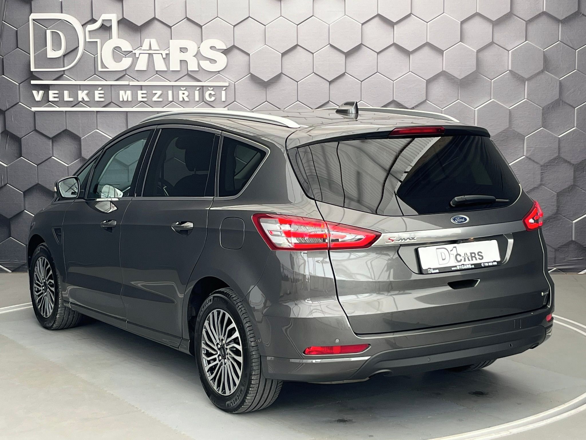 Ford S-MAX, 2,5 HEV Titanium 7 míst - fotka 2