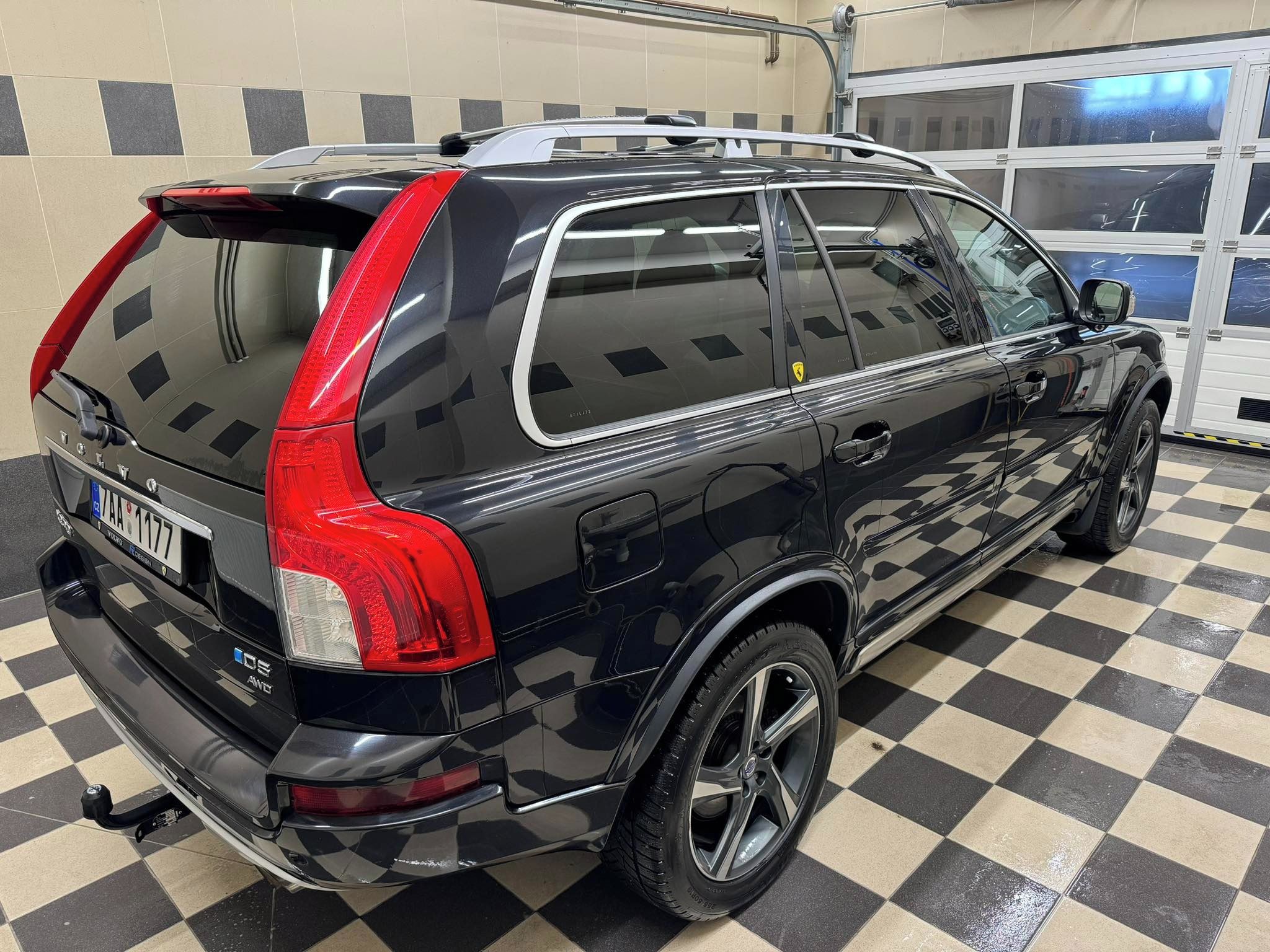 Volvo XC90, 2.4 D5 AWD R-Design - fotka 6
